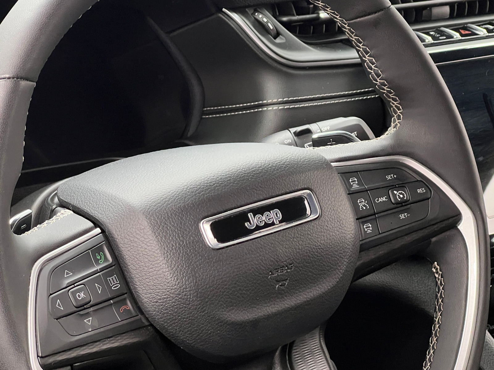 Thumbnail: 2024 Jeep Grand Cherokee L - 4