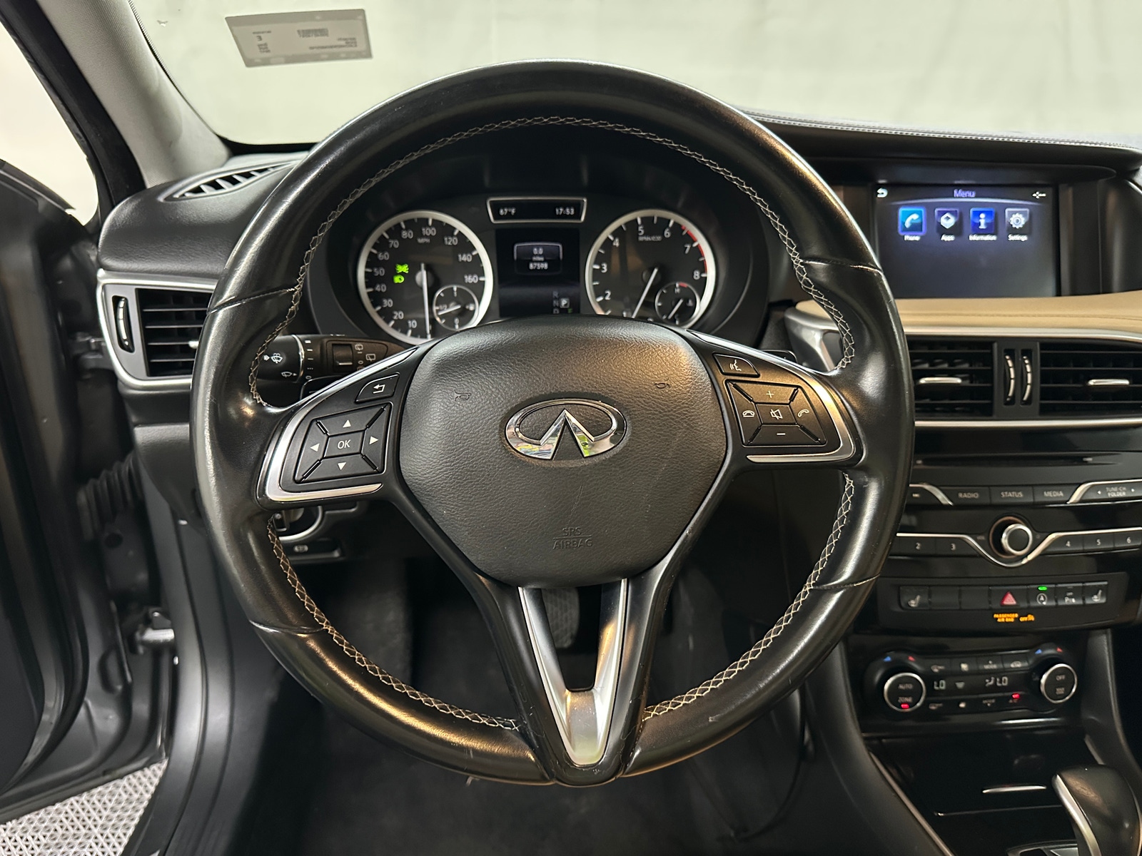 Thumbnail: 2017 INFINITI QX30 - 4
