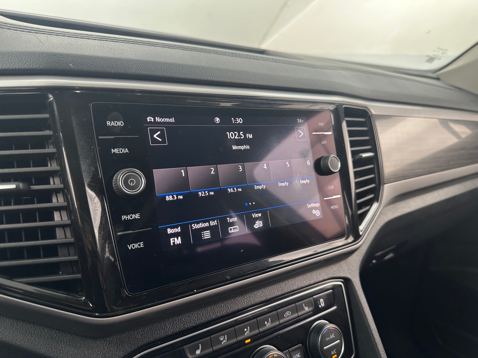 Thumbnail: 2021 Volkswagen Atlas - 3