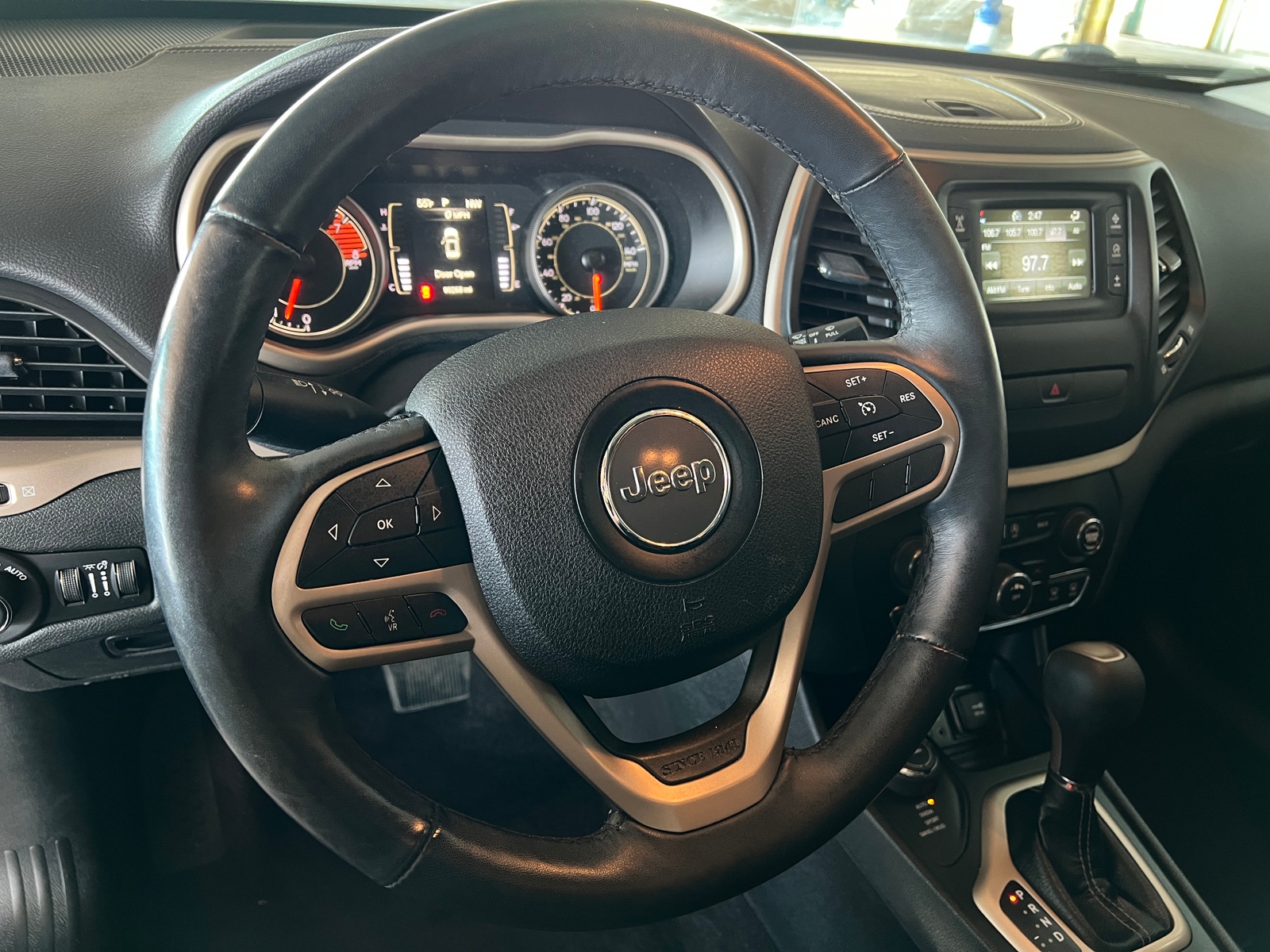 Thumbnail: 2017 Jeep Cherokee - 4