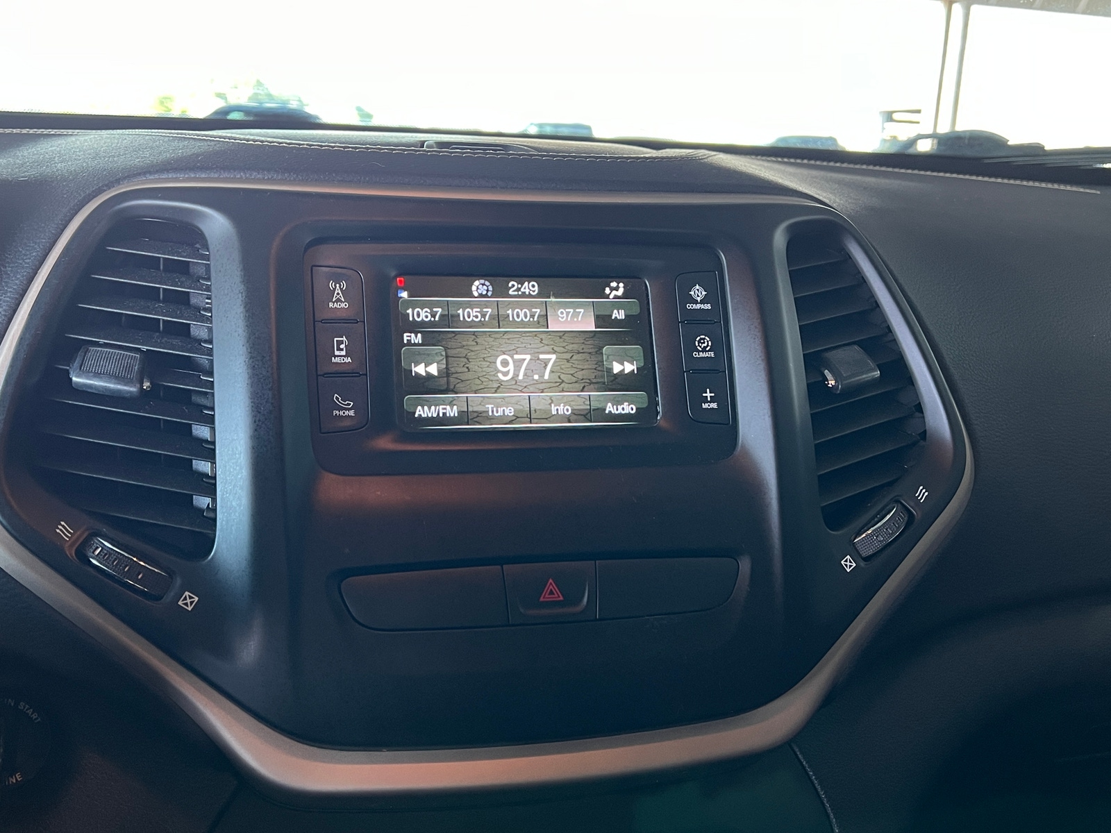 Thumbnail: 2017 Jeep Cherokee - 3