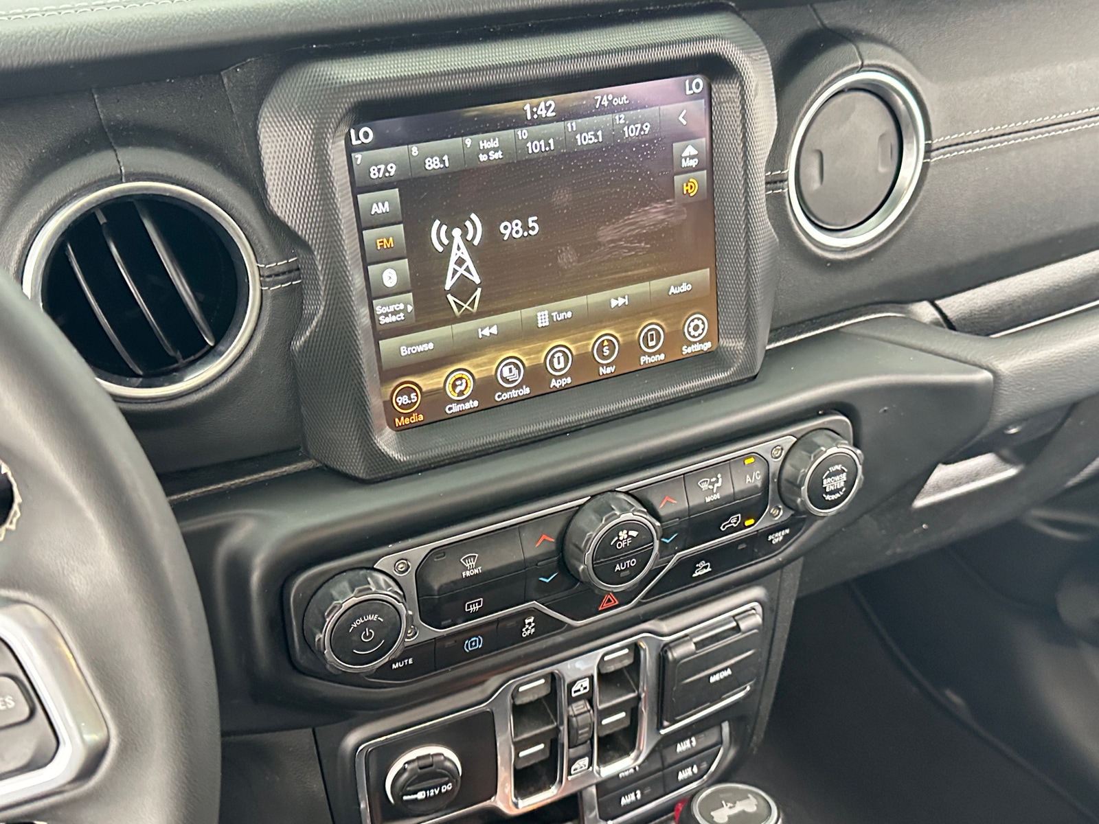 Thumbnail: 2023 Jeep Wrangler - 3