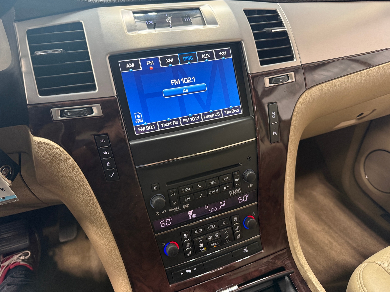 Thumbnail: 2014 Cadillac Escalade - 3