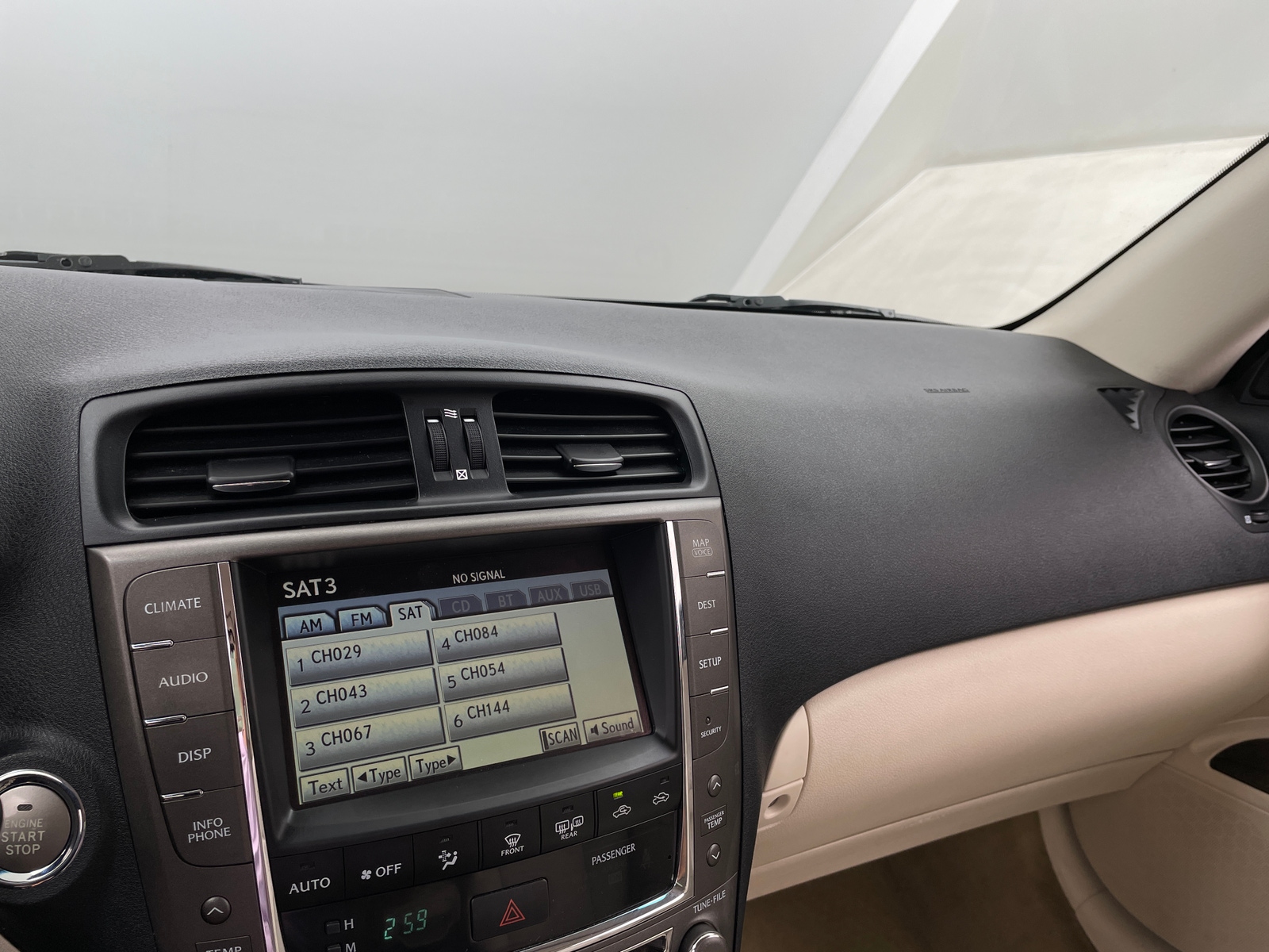 Thumbnail: 2010 Lexus IS - 3