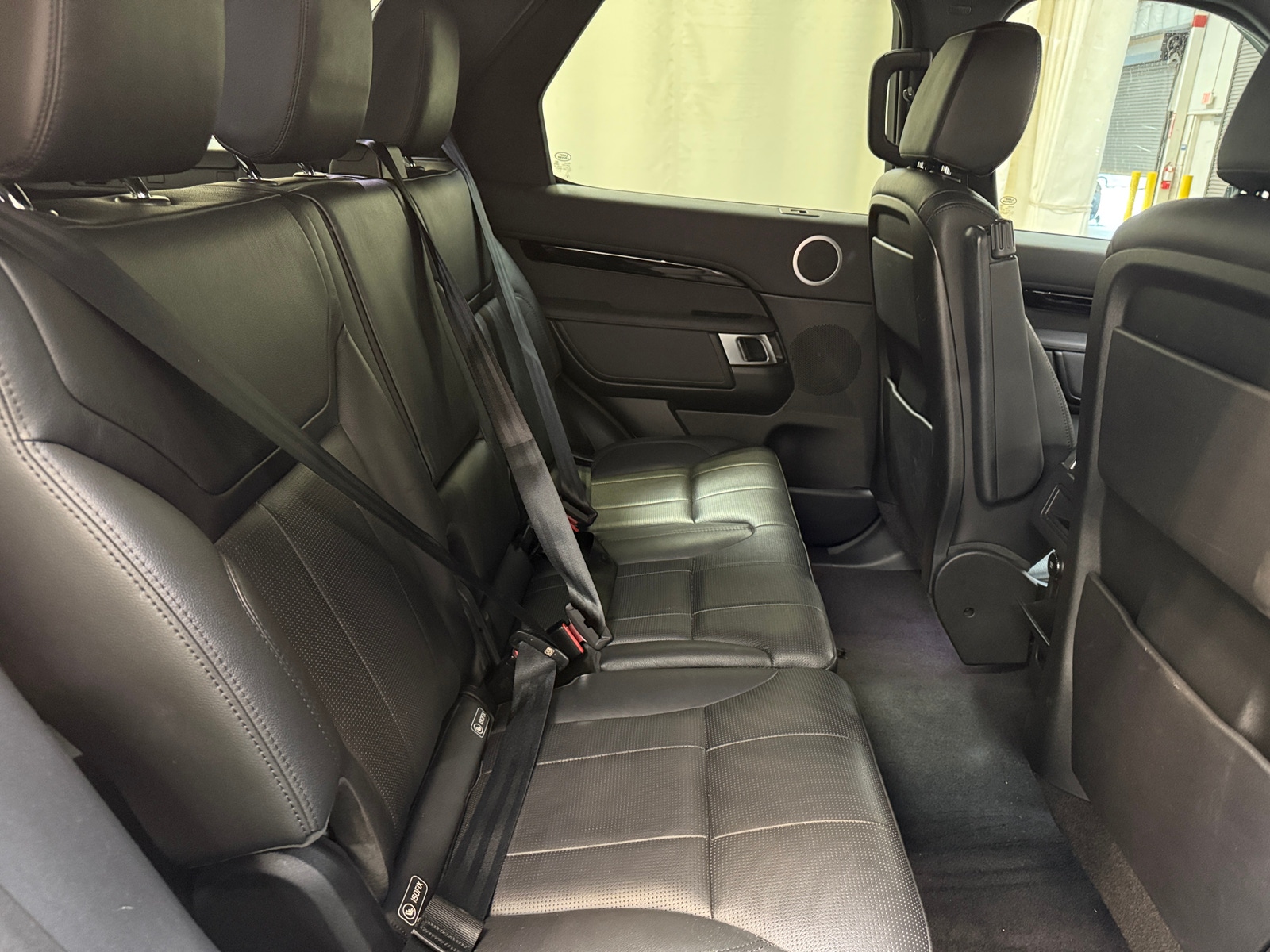 Thumbnail: 2019 Land Rover Discovery - 5