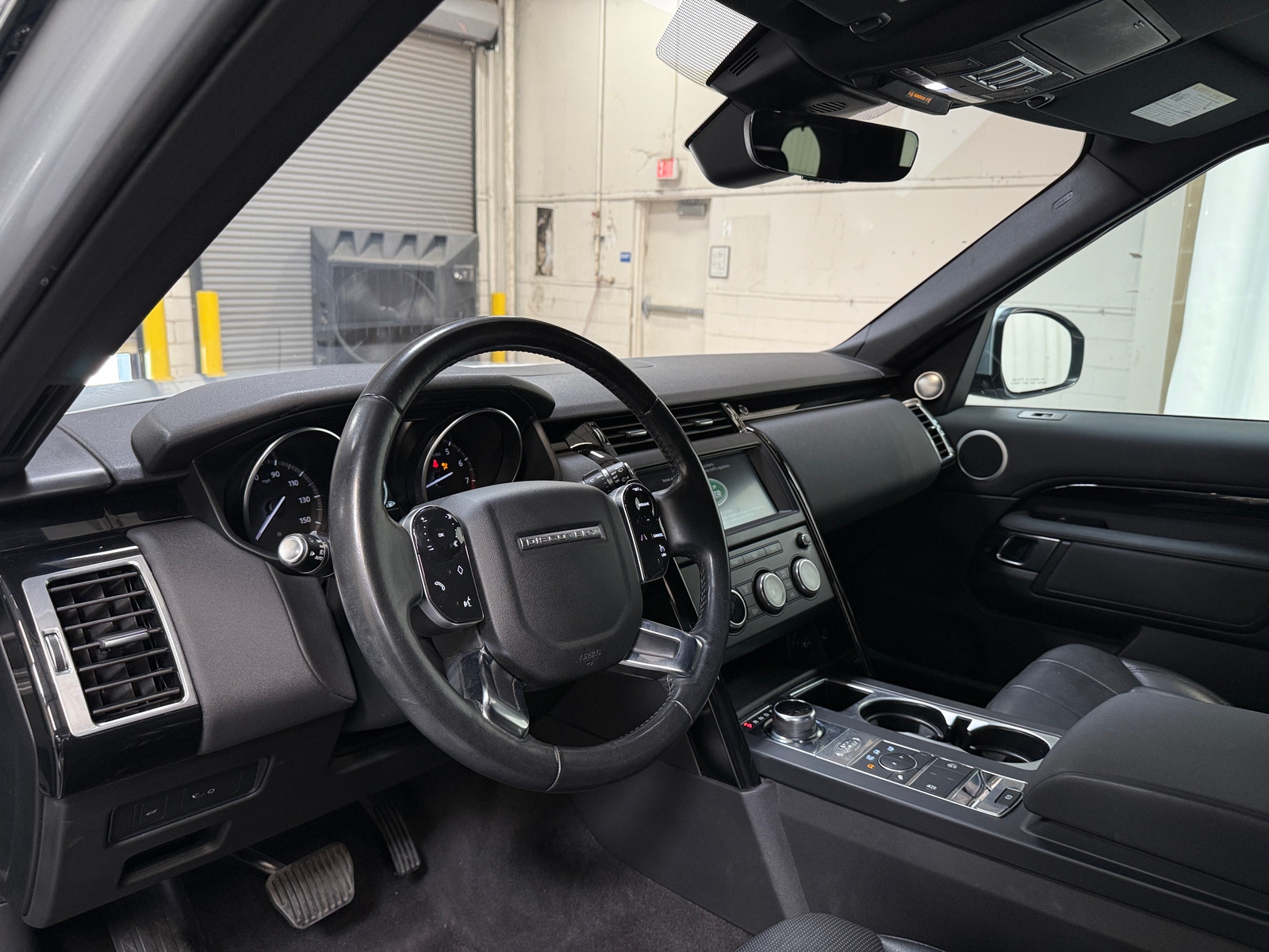 Thumbnail: 2019 Land Rover Discovery - 2