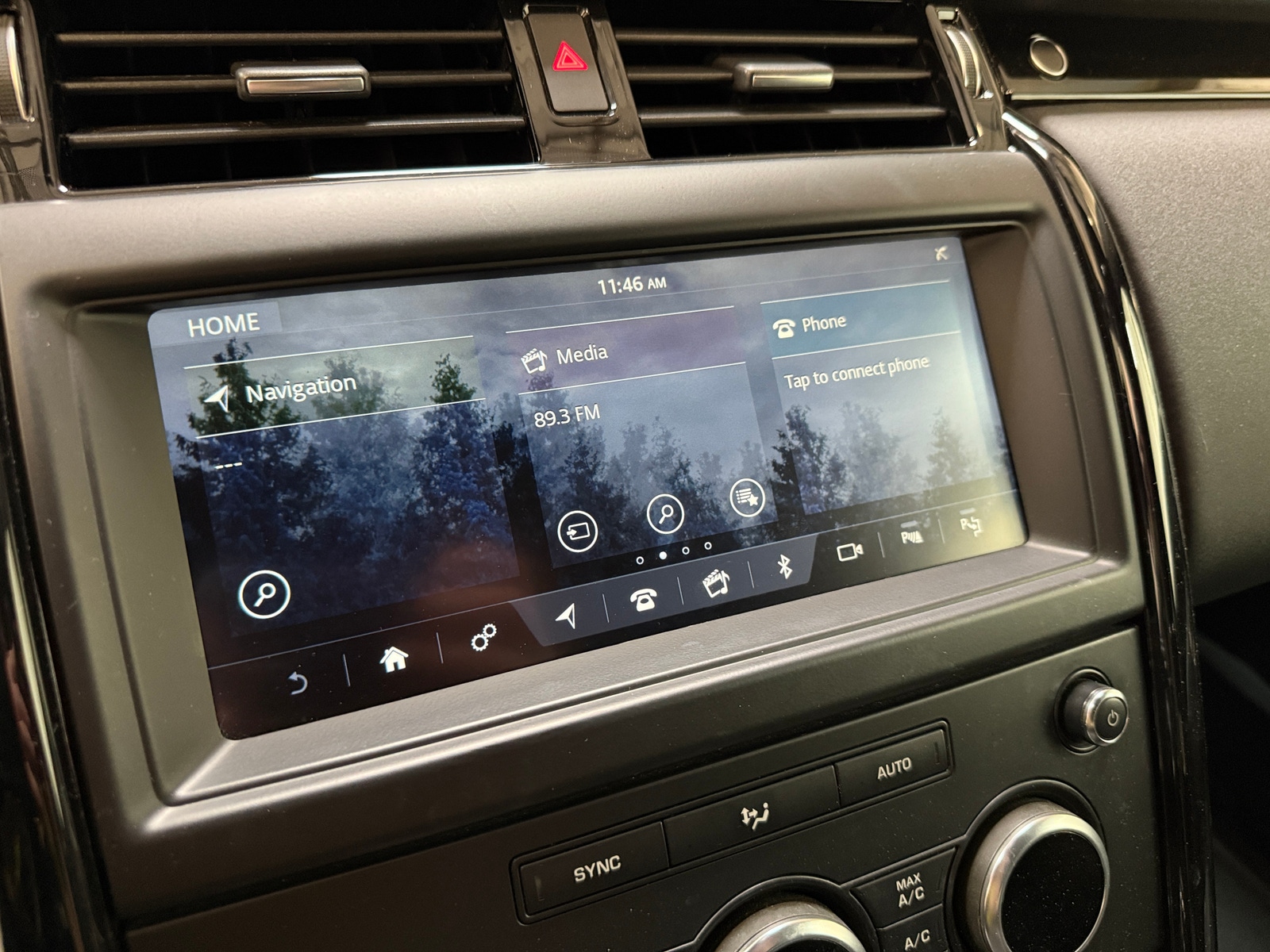 Thumbnail: 2019 Land Rover Discovery - 3