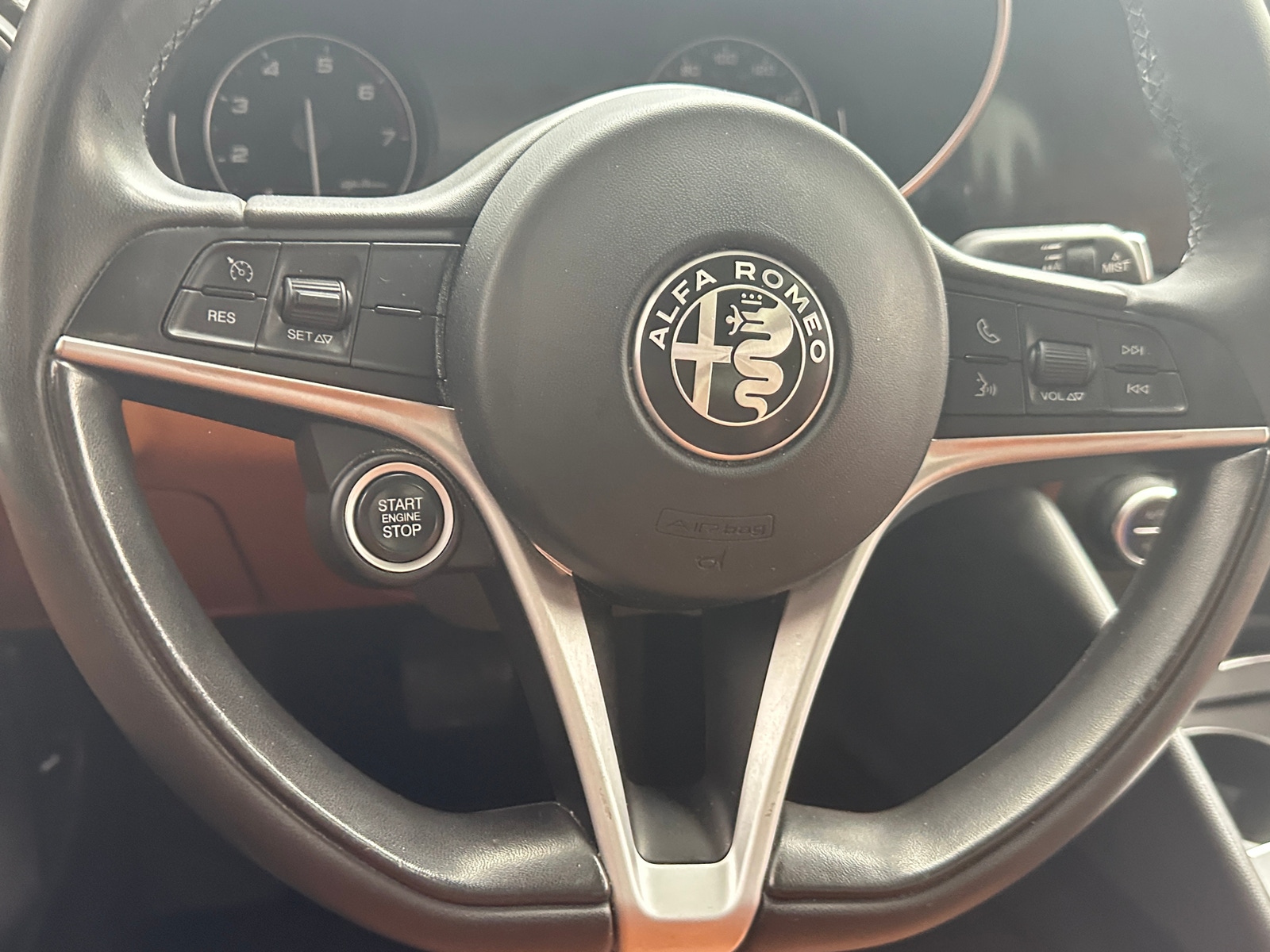 Thumbnail: 2017 Alfa Romeo Giulia - 4