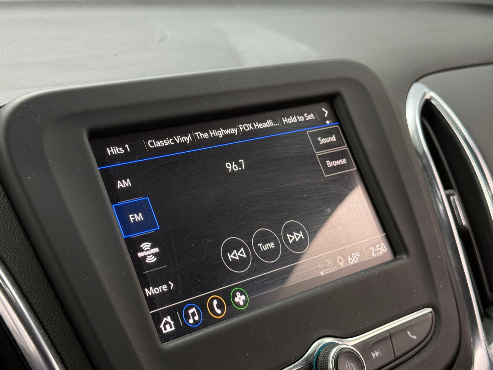 Thumbnail: 2022 Chevrolet Equinox - 4