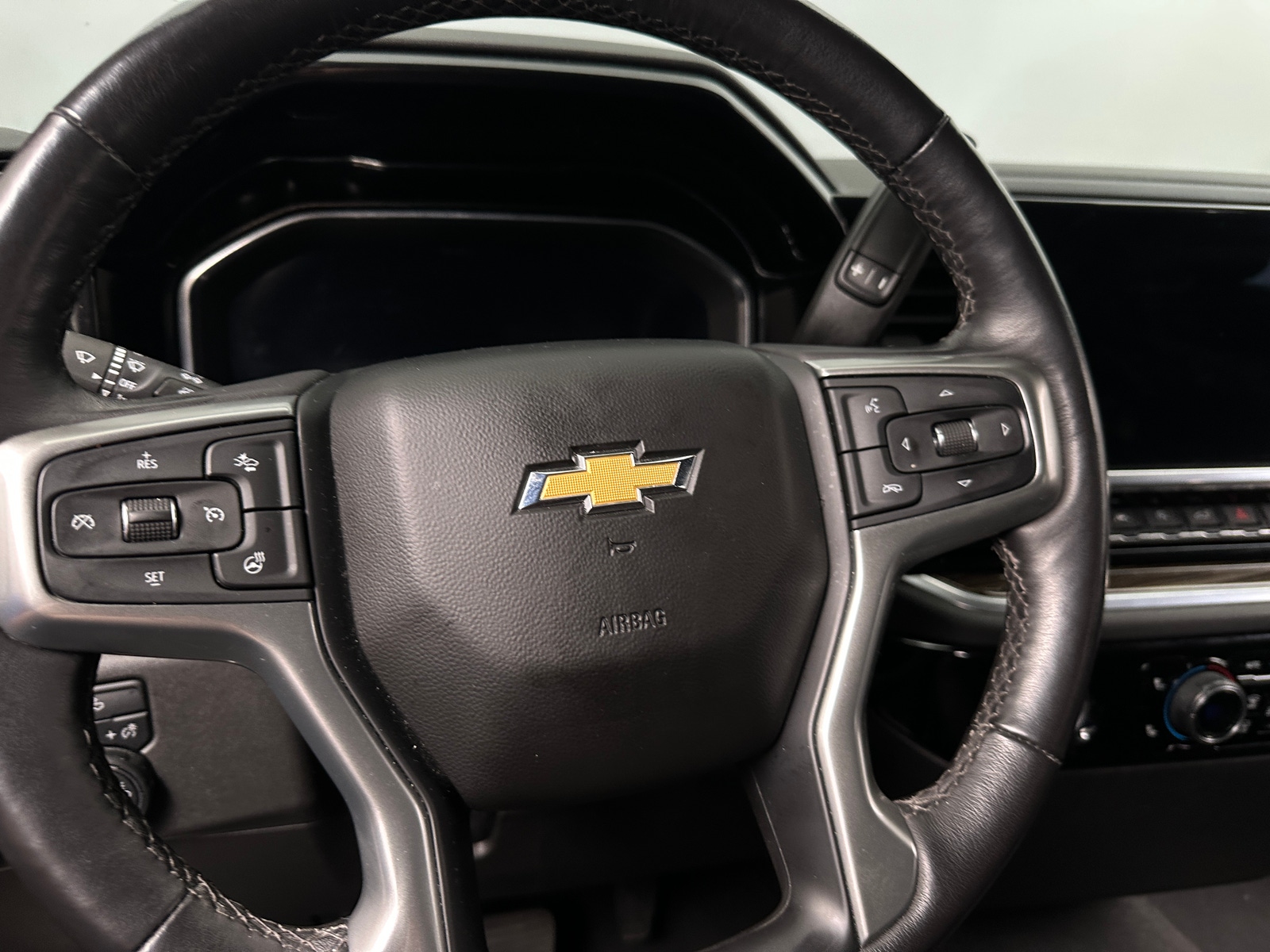 Thumbnail: 2022 Chevrolet Silverado 1500 - 5