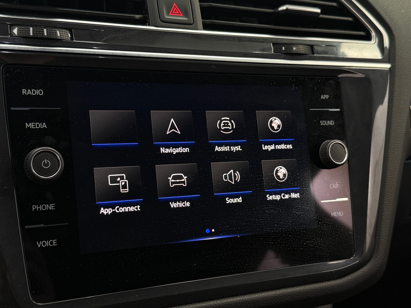 Thumbnail: 2023 Volkswagen Tiguan - 3