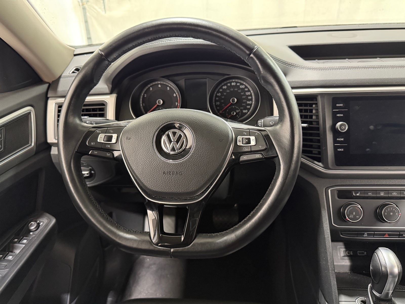 Thumbnail: 2018 Volkswagen Atlas - 4
