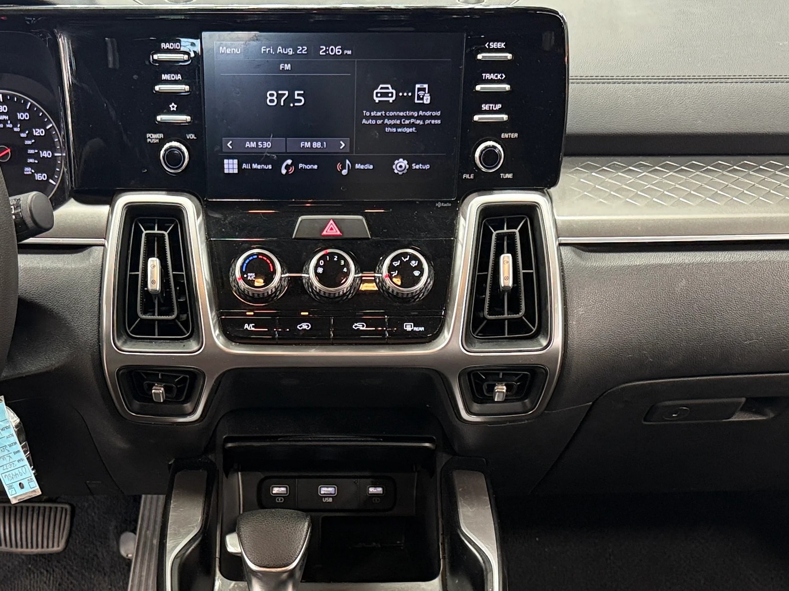 Thumbnail: 2022 Kia Sorento - 3