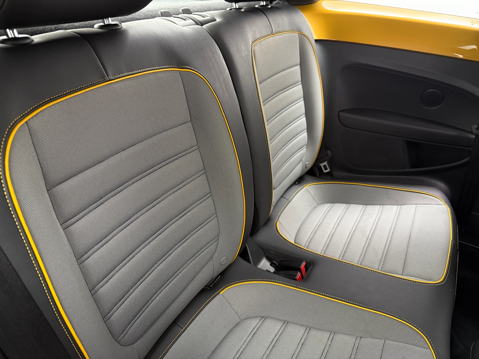 Thumbnail: 2016 Volkswagen Beetle - 5