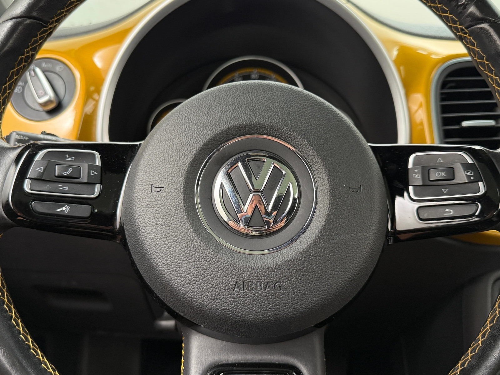 Thumbnail: 2016 Volkswagen Beetle - 4