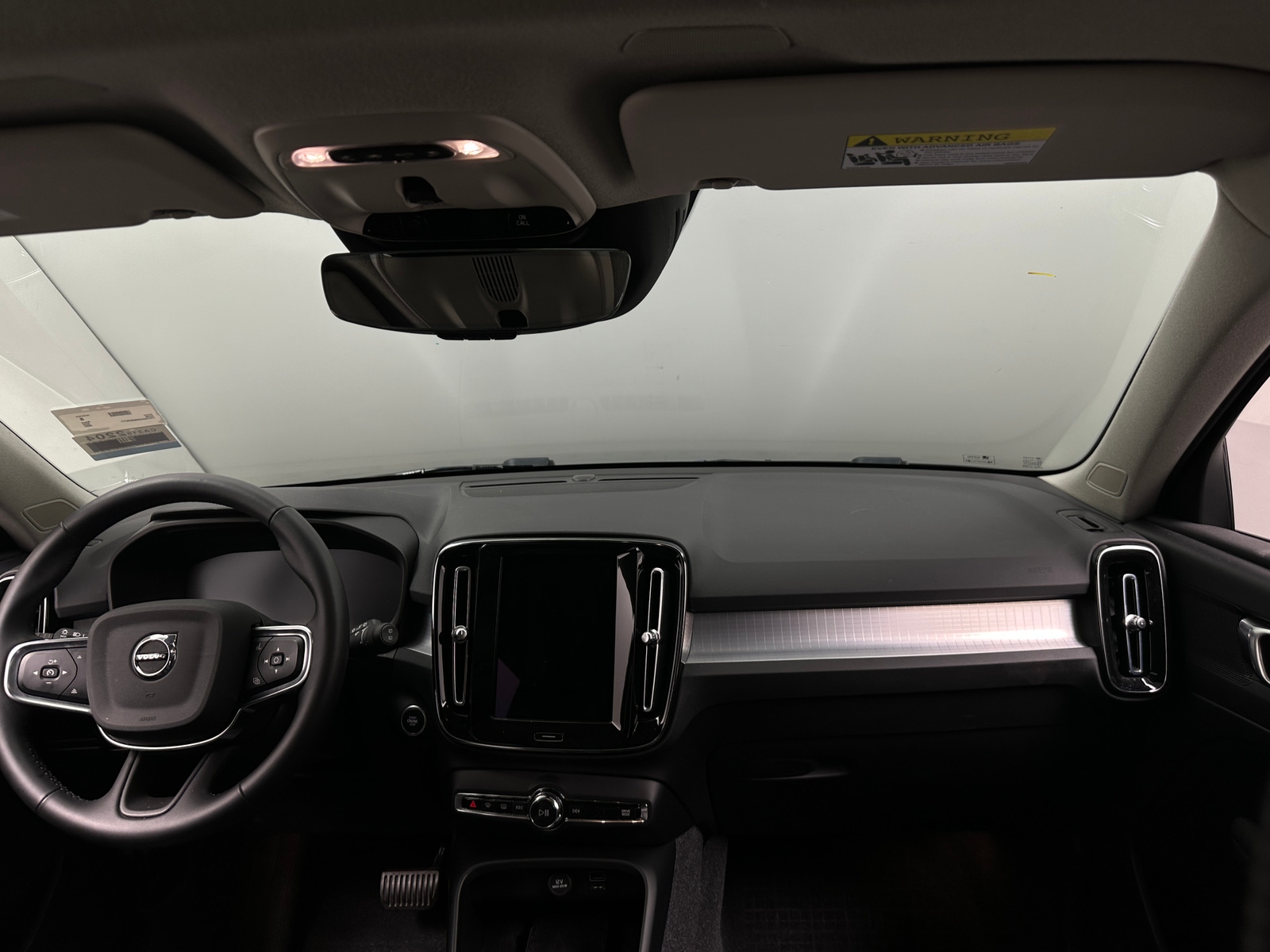 Thumbnail: 2022 Volvo XC40 - 2