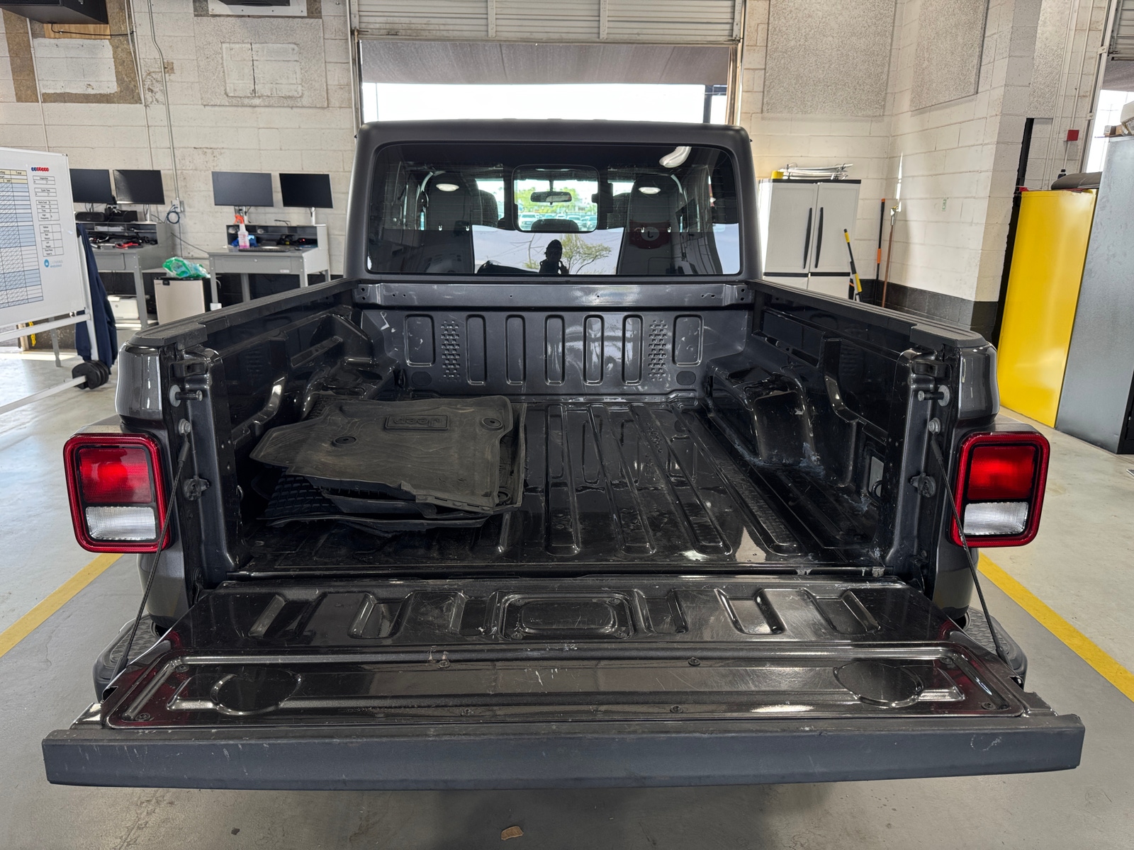 Thumbnail: 2022 Jeep Gladiator - 7