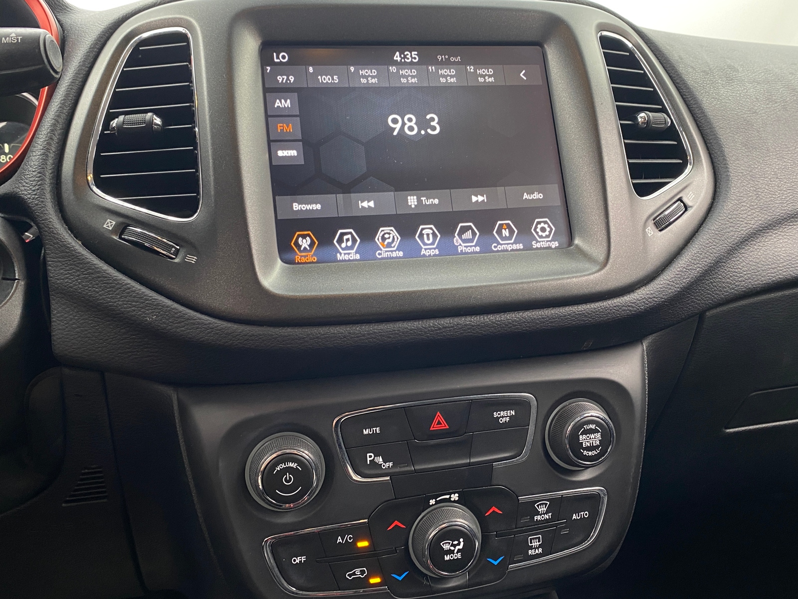 Thumbnail: 2018 Jeep Compass - 3