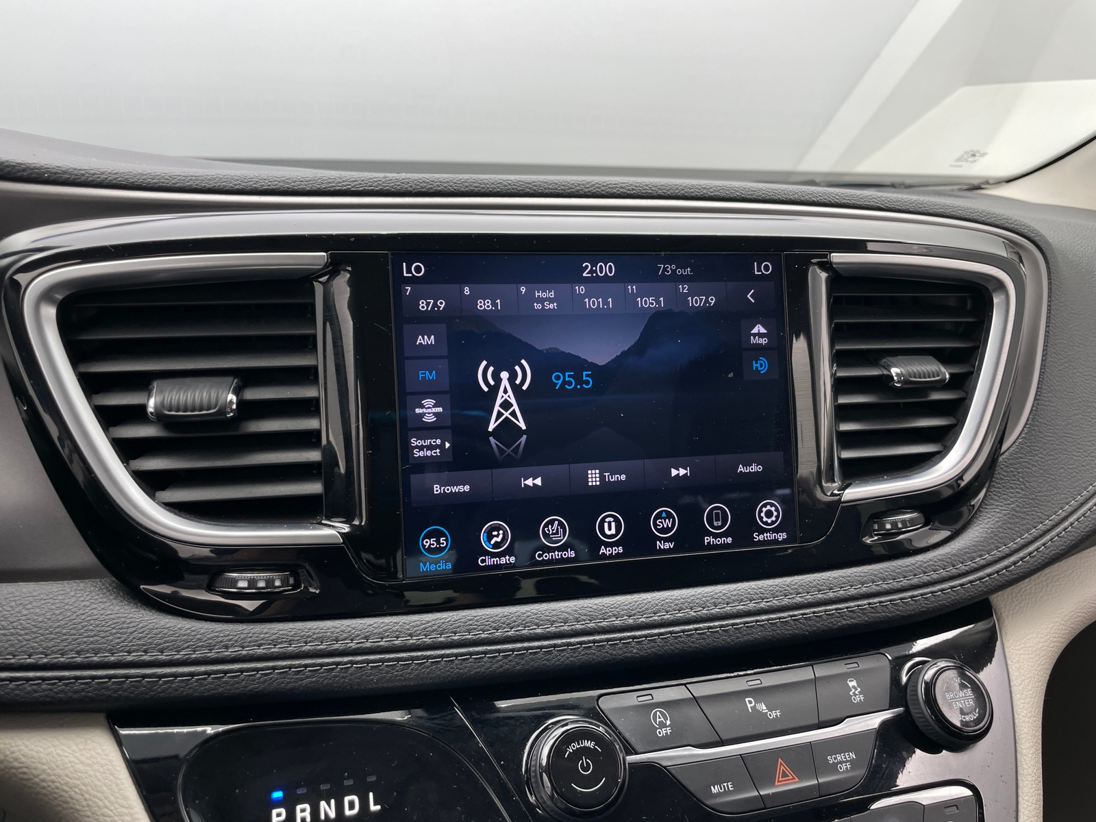 Thumbnail: 2019 Chrysler Pacifica - 3