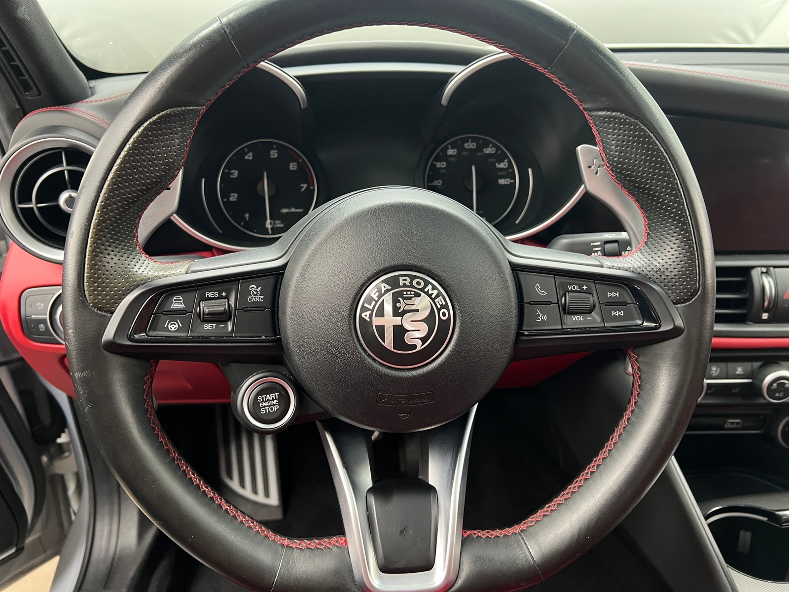 Thumbnail: 2021 Alfa Romeo Giulia - 4