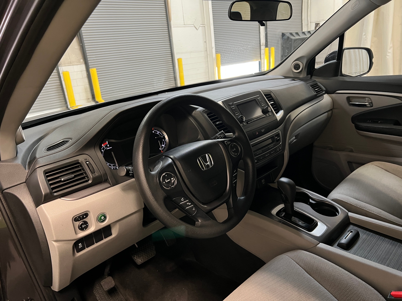 Thumbnail: 2017 Honda Pilot - 3