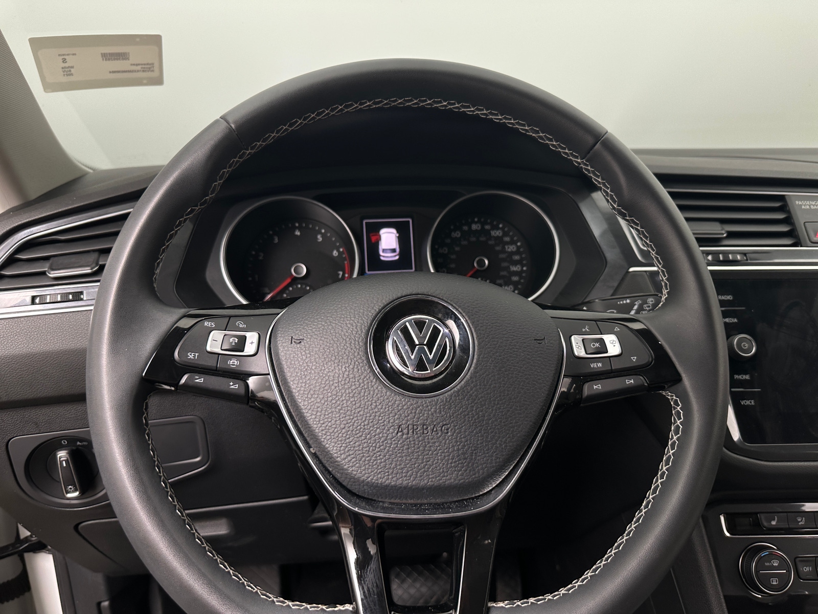 Thumbnail: 2021 Volkswagen Tiguan - 4