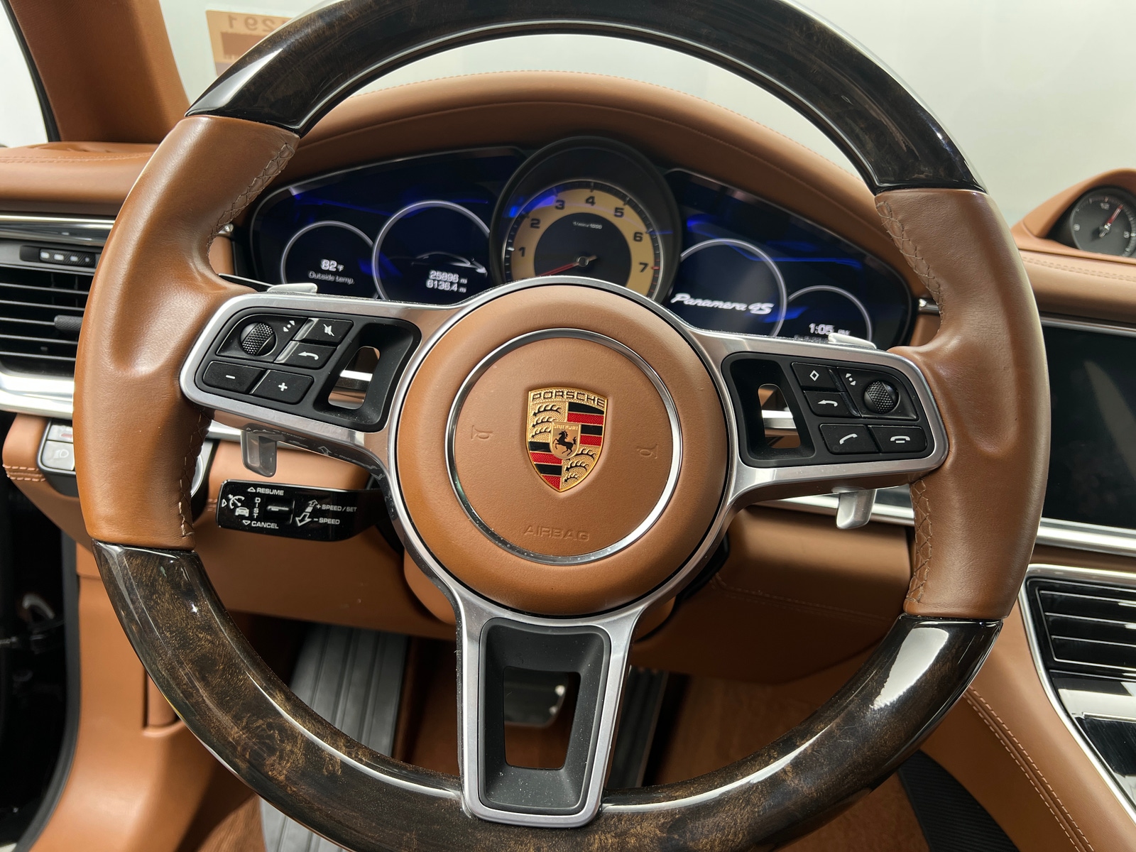 Thumbnail: 2020 Porsche Panamera - 4