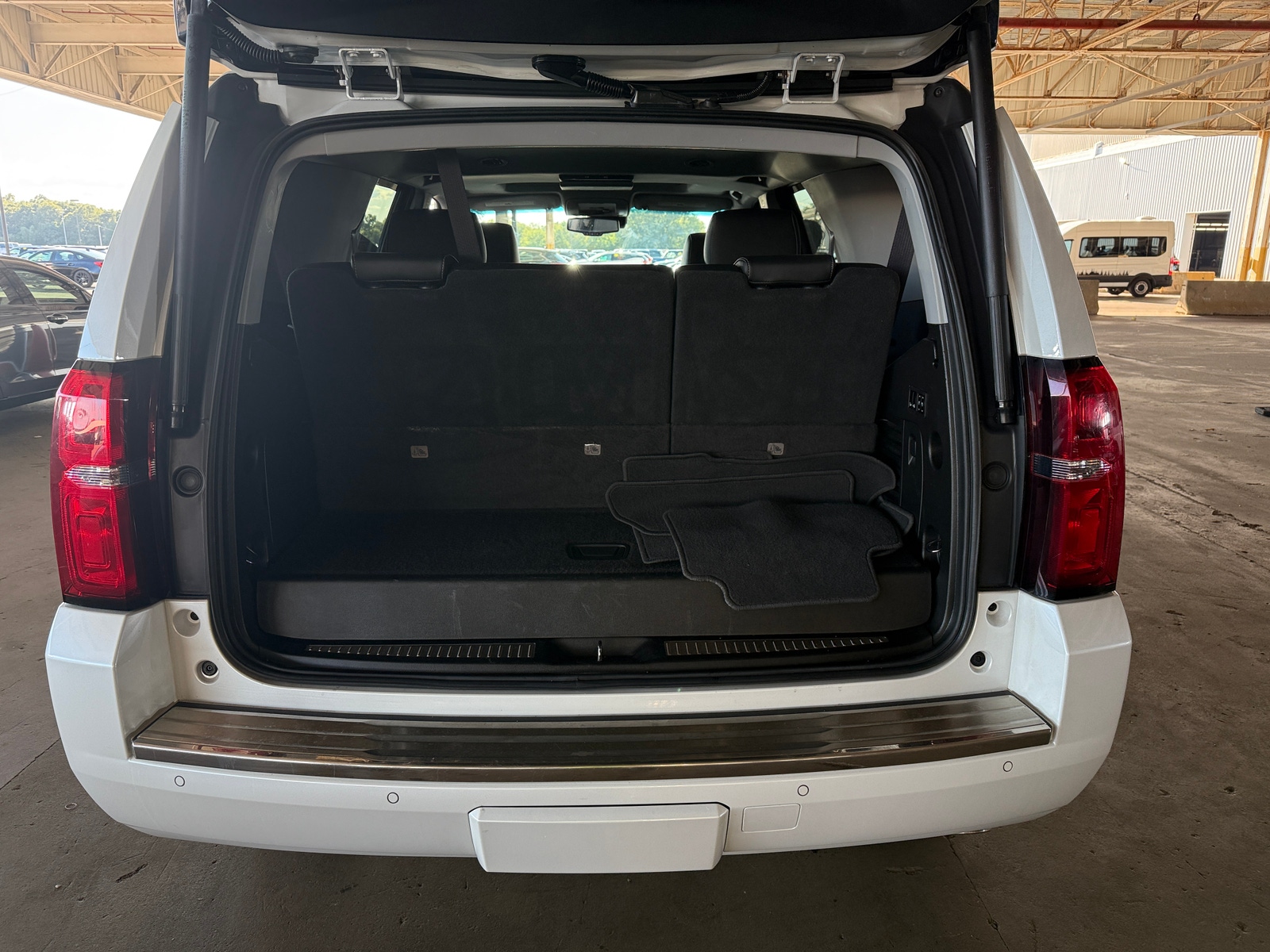 Thumbnail: 2017 Chevrolet Tahoe - 6