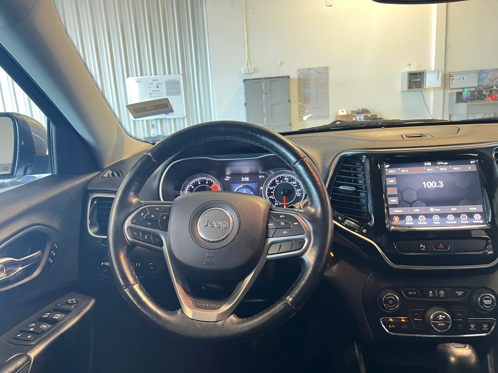 Thumbnail: 2019 Jeep Cherokee - 4