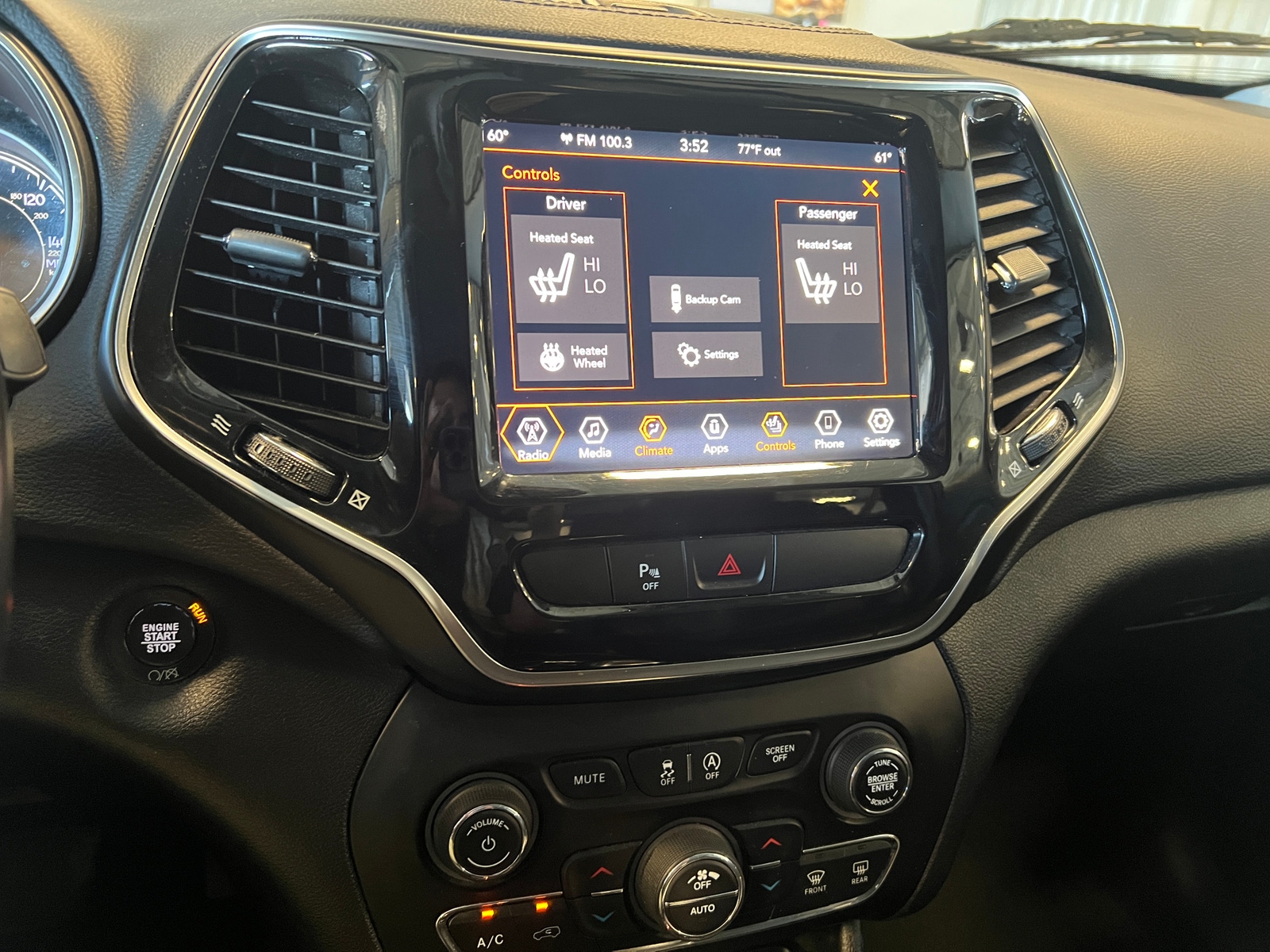 Thumbnail: 2019 Jeep Cherokee - 3