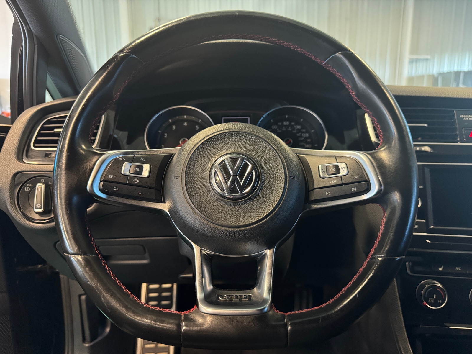 Thumbnail: 2019 Volkswagen Golf - 5