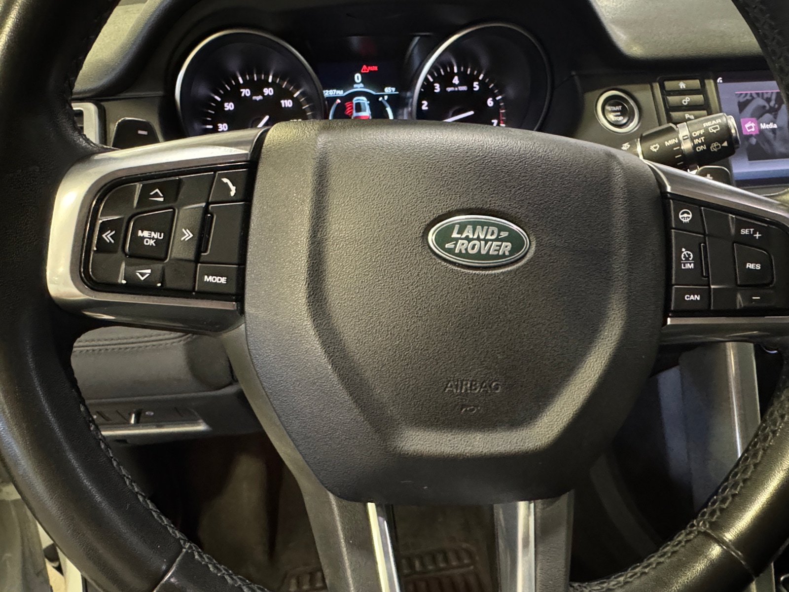 Thumbnail: 2019 Land Rover Discovery Sport - 4