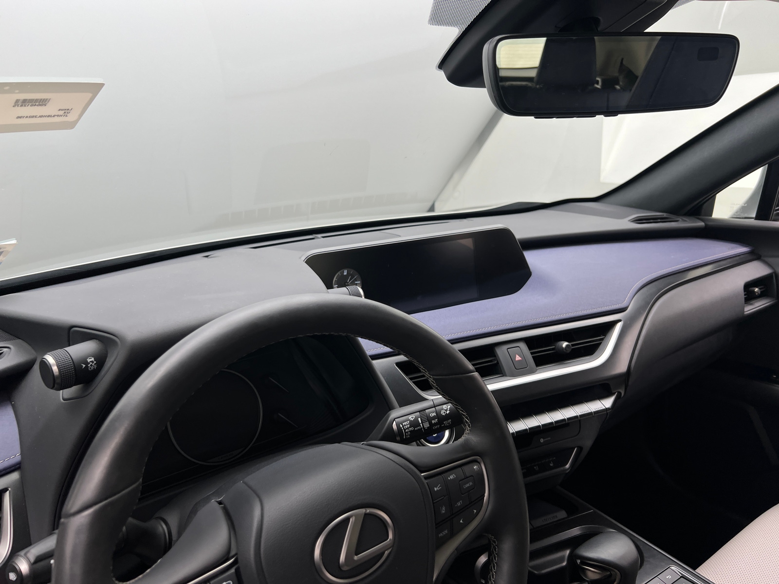 Thumbnail: 2020 Lexus UX - 2