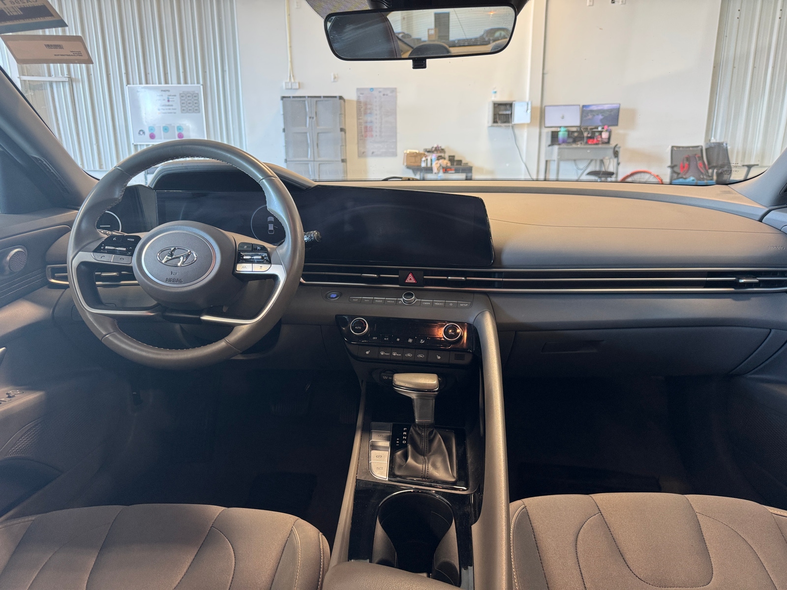 Thumbnail: 2023 Hyundai Elantra - 3