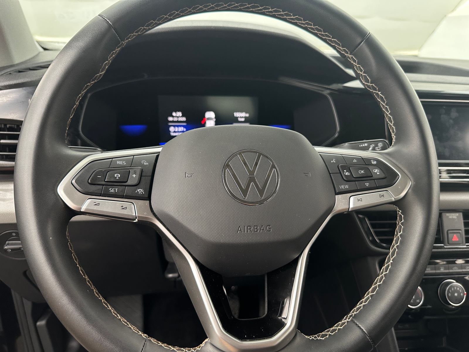 Thumbnail: 2023 Volkswagen Taos - 5