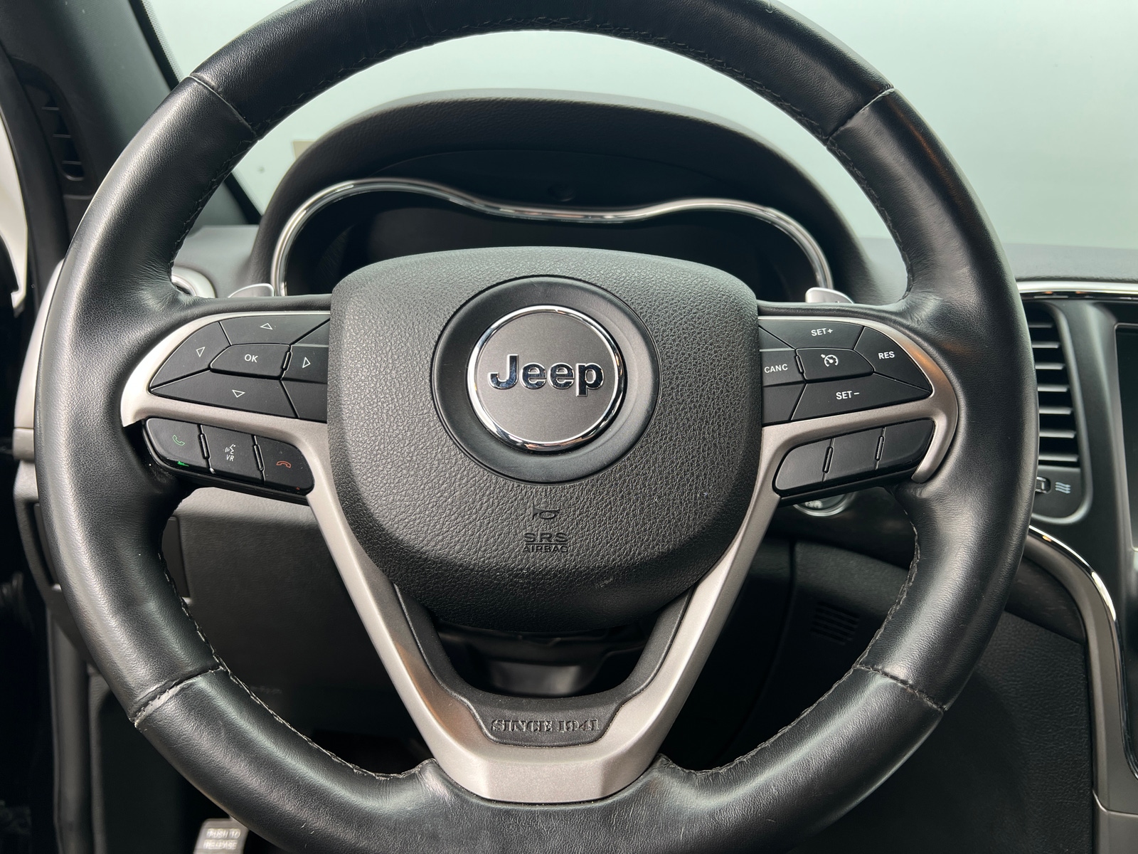 Thumbnail: 2017 Jeep Grand Cherokee - 4