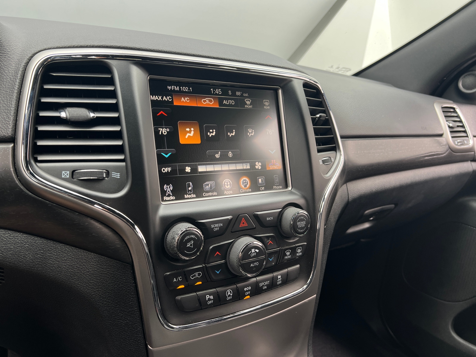 Thumbnail: 2017 Jeep Grand Cherokee - 3