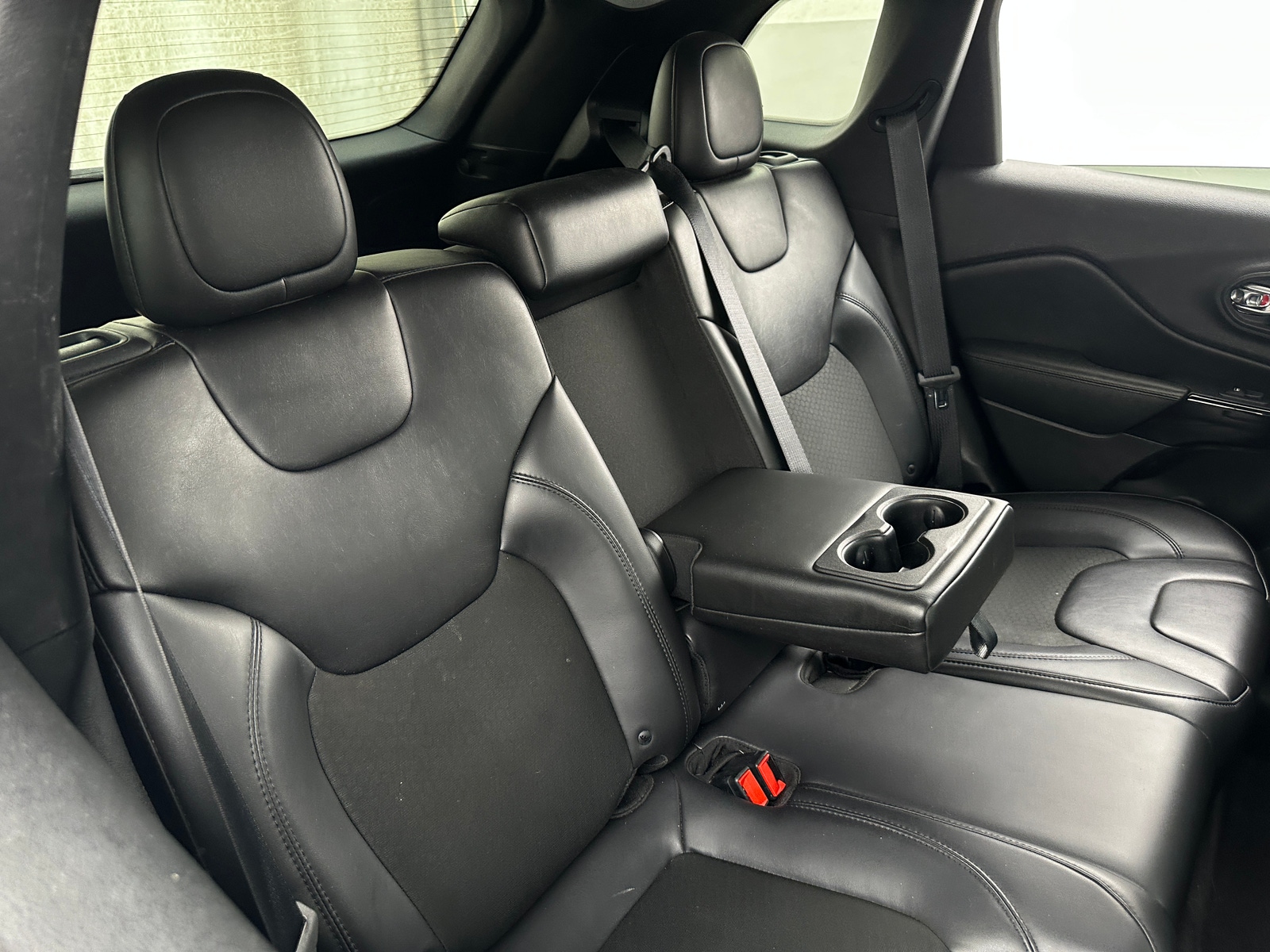 Thumbnail: 2019 Jeep Cherokee - 6