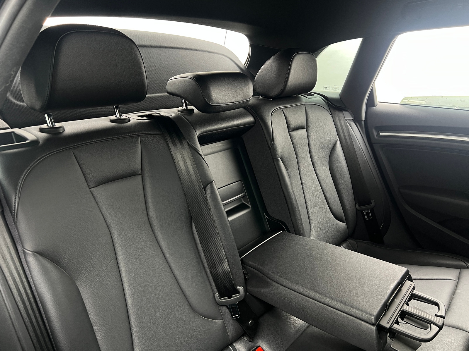 Thumbnail: 2017 Audi A3 e-tron - 5