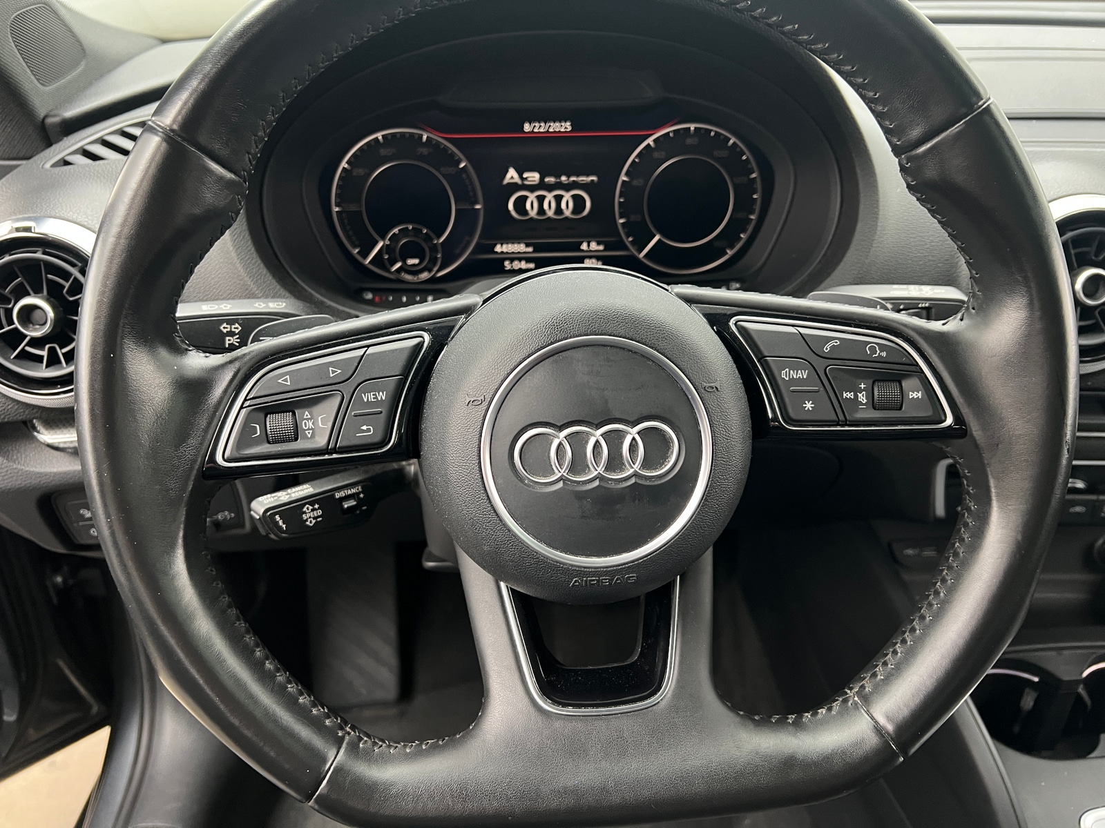 Thumbnail: 2017 Audi A3 e-tron - 4