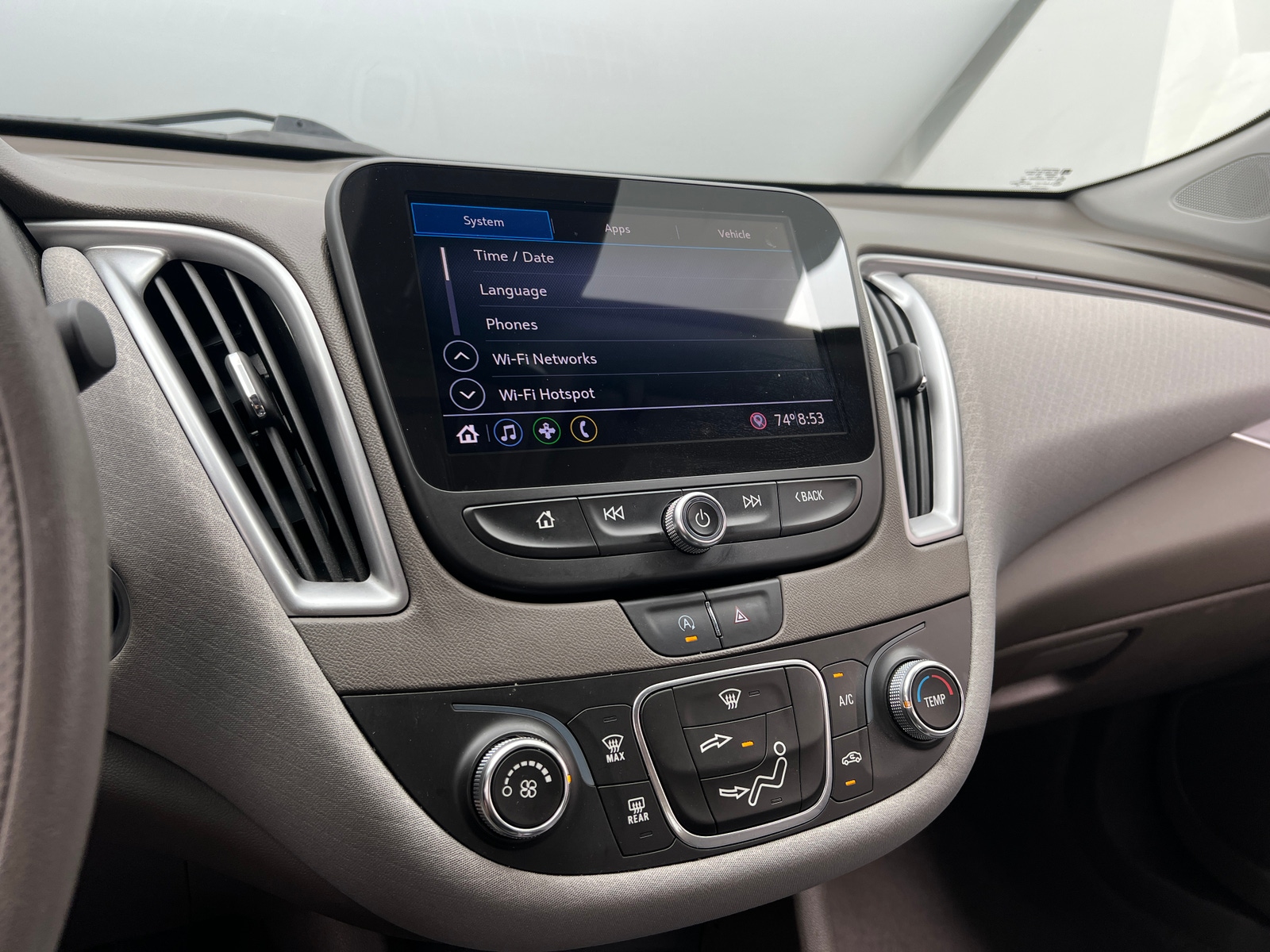 Thumbnail: 2020 Chevrolet Malibu - 4