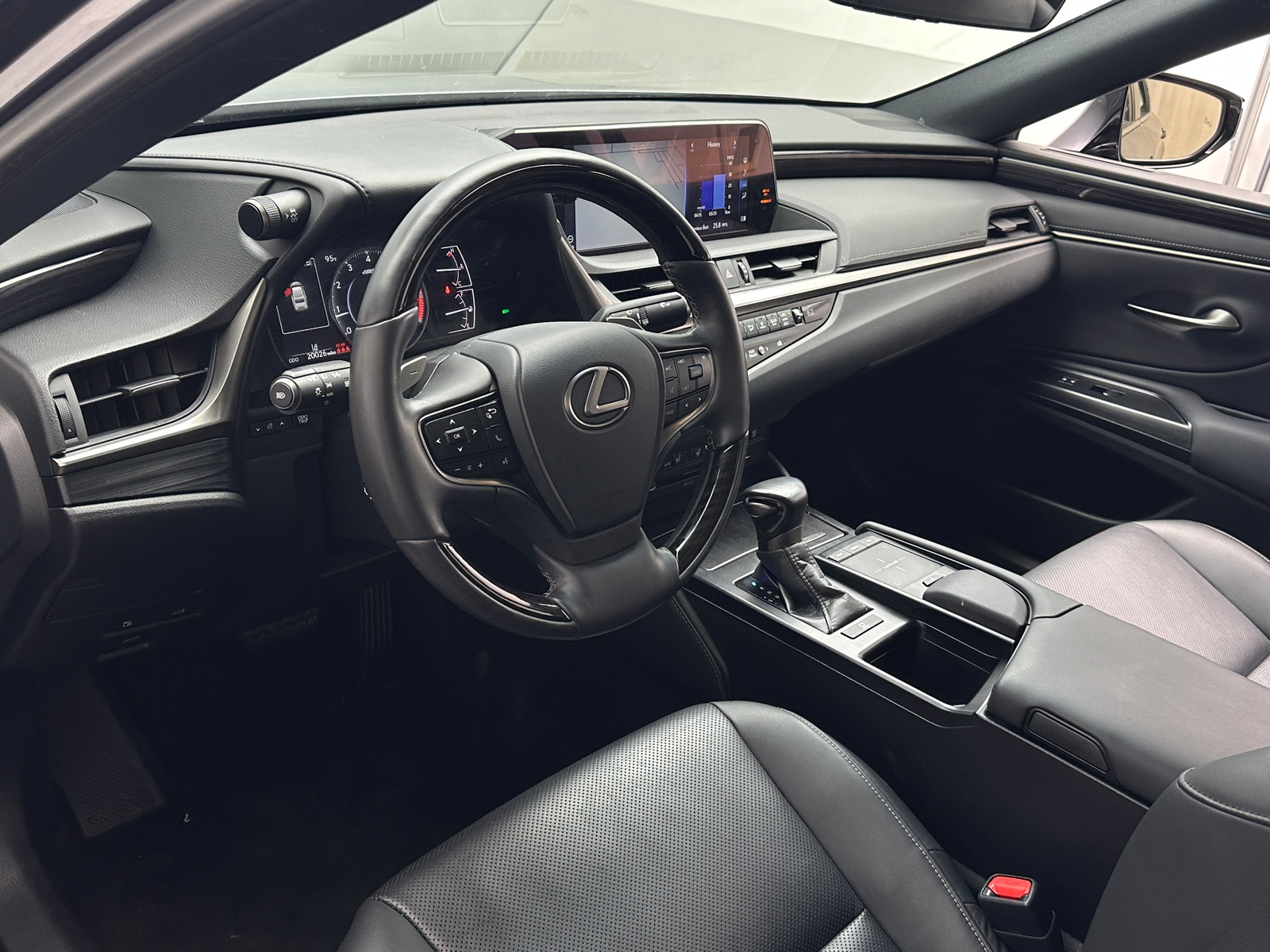 Thumbnail: 2021 Lexus ES - 2