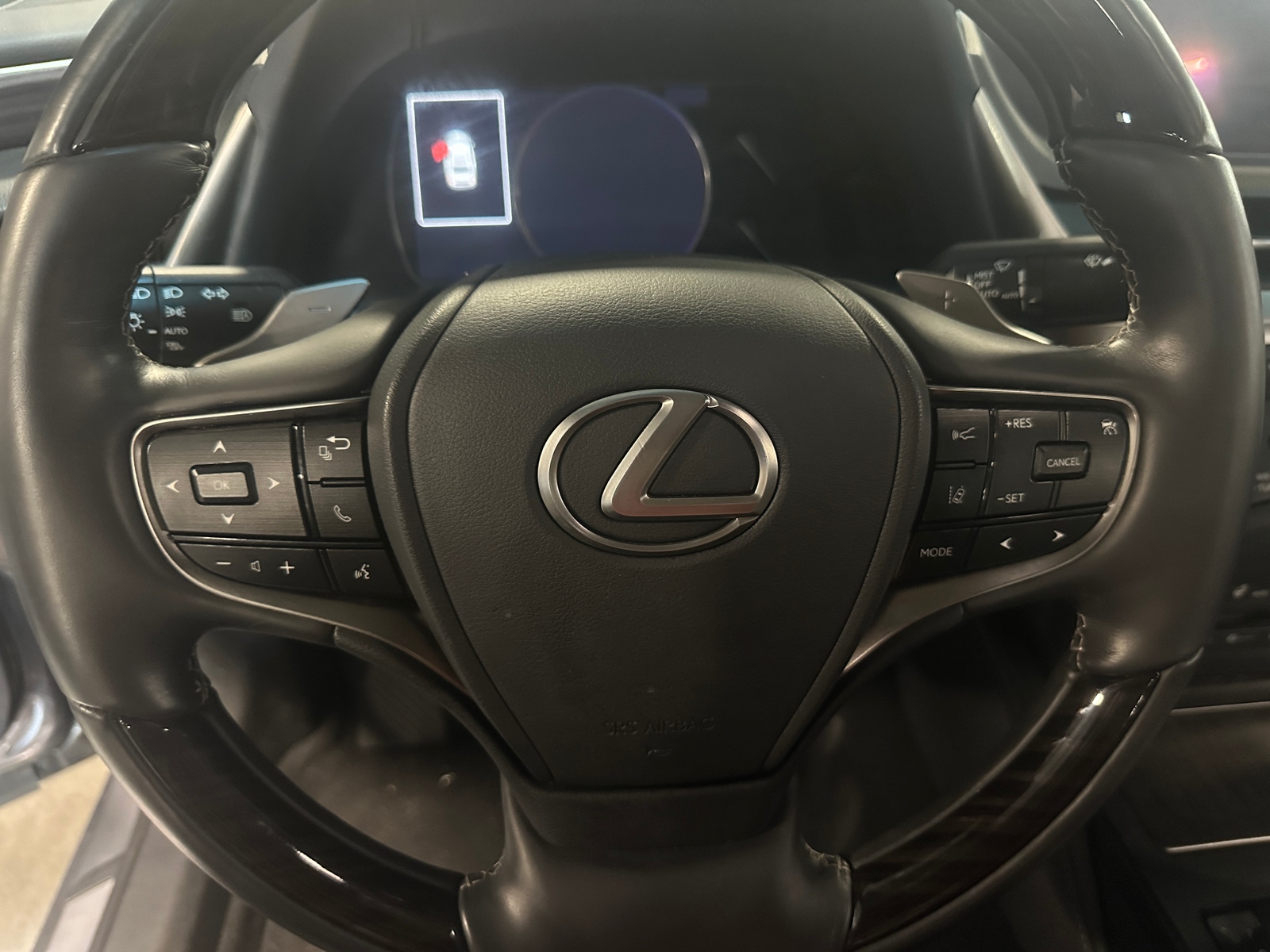 Thumbnail: 2021 Lexus ES - 4