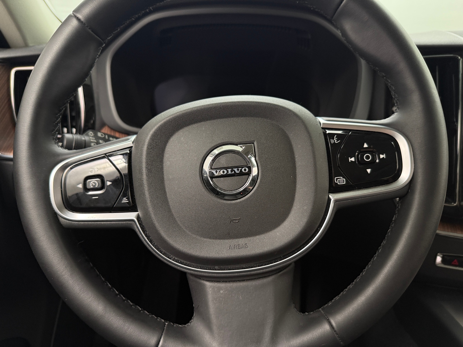 Thumbnail: 2024 Volvo XC60 - 4