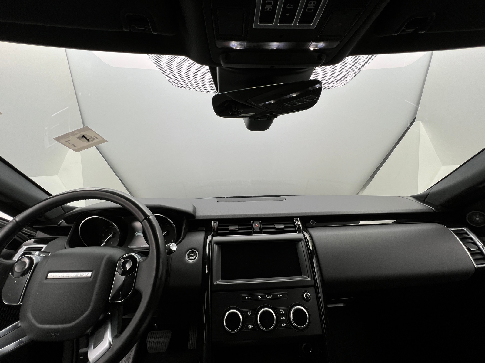Thumbnail: 2020 Land Rover Discovery - 2