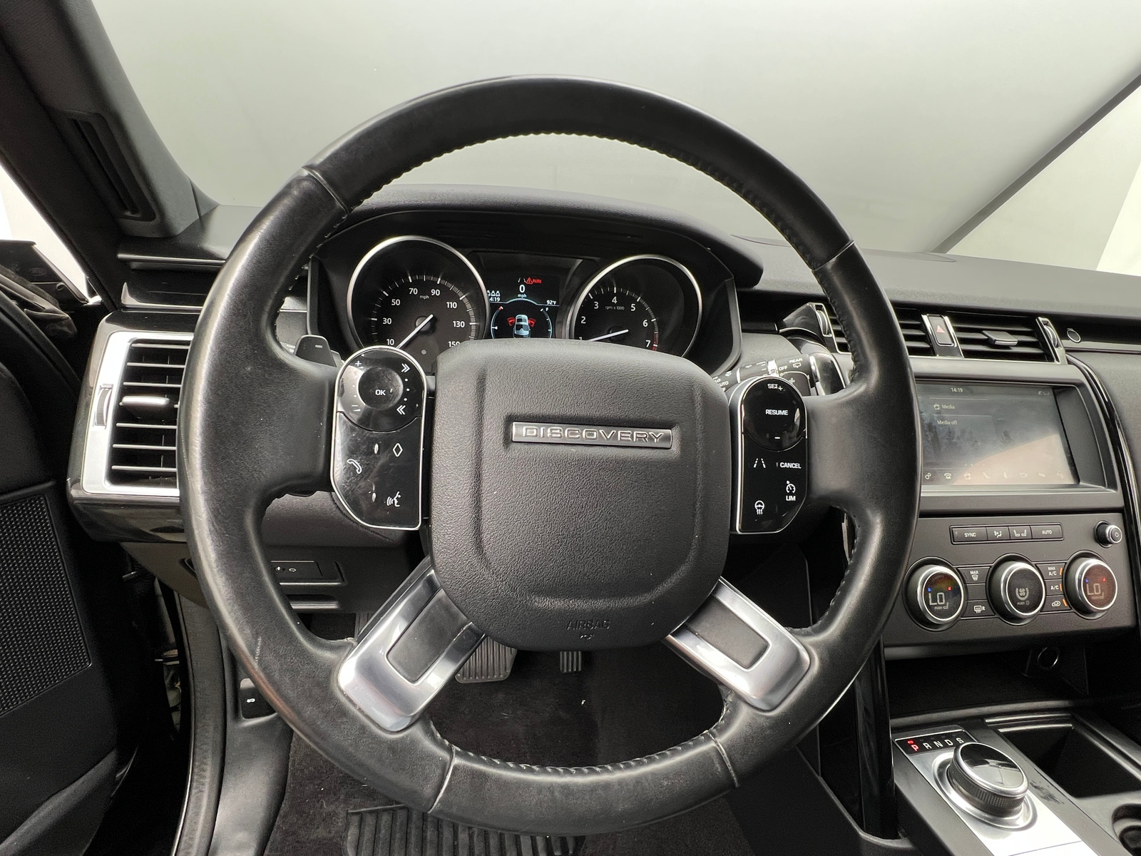 Thumbnail: 2020 Land Rover Discovery - 4