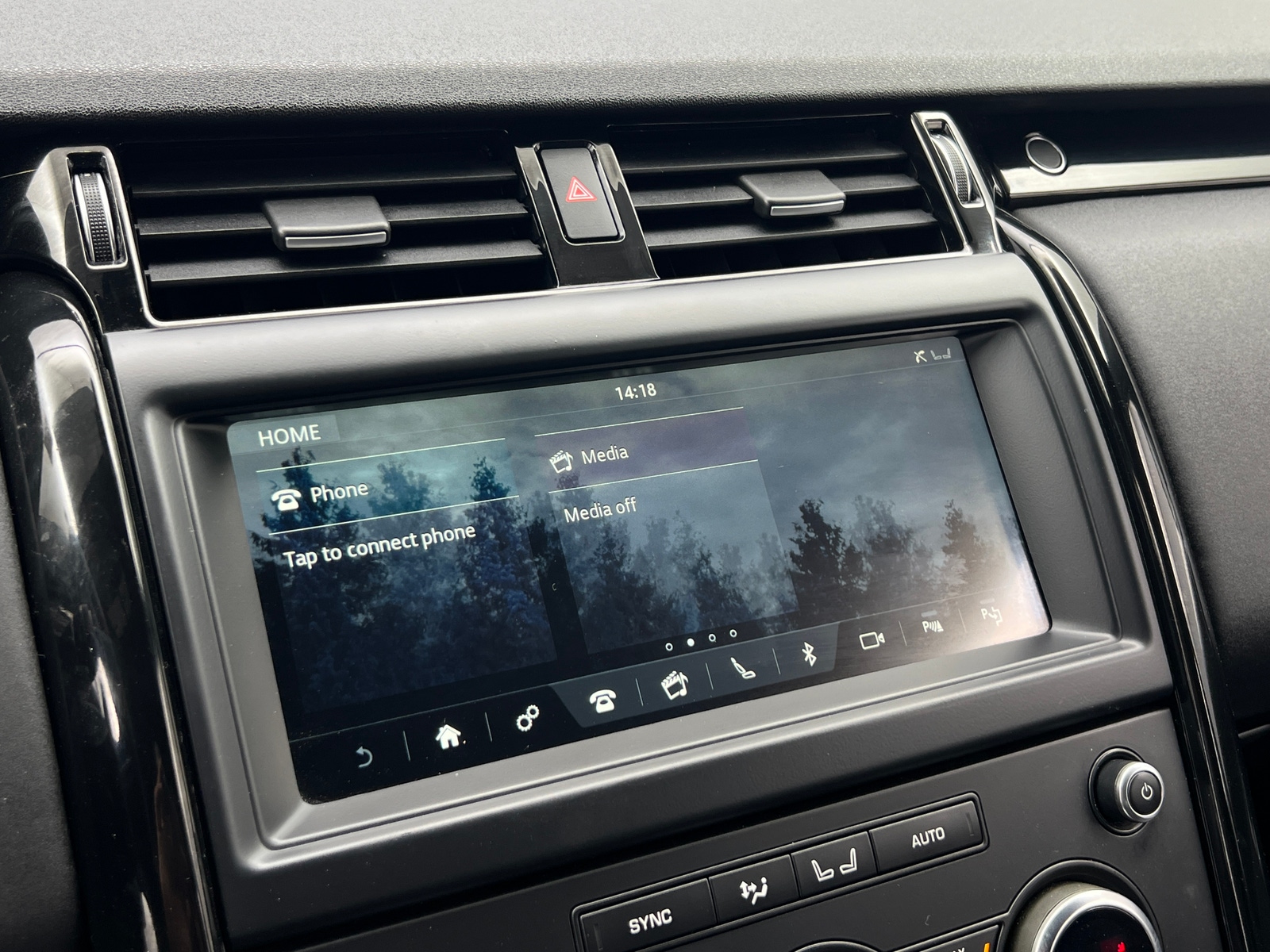 Thumbnail: 2020 Land Rover Discovery - 3