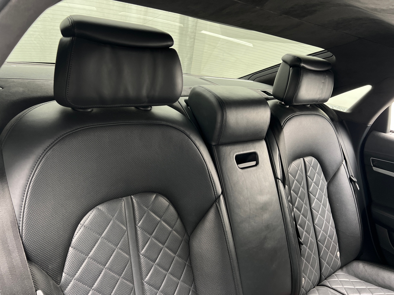 Thumbnail: 2013 Audi S8 - 5