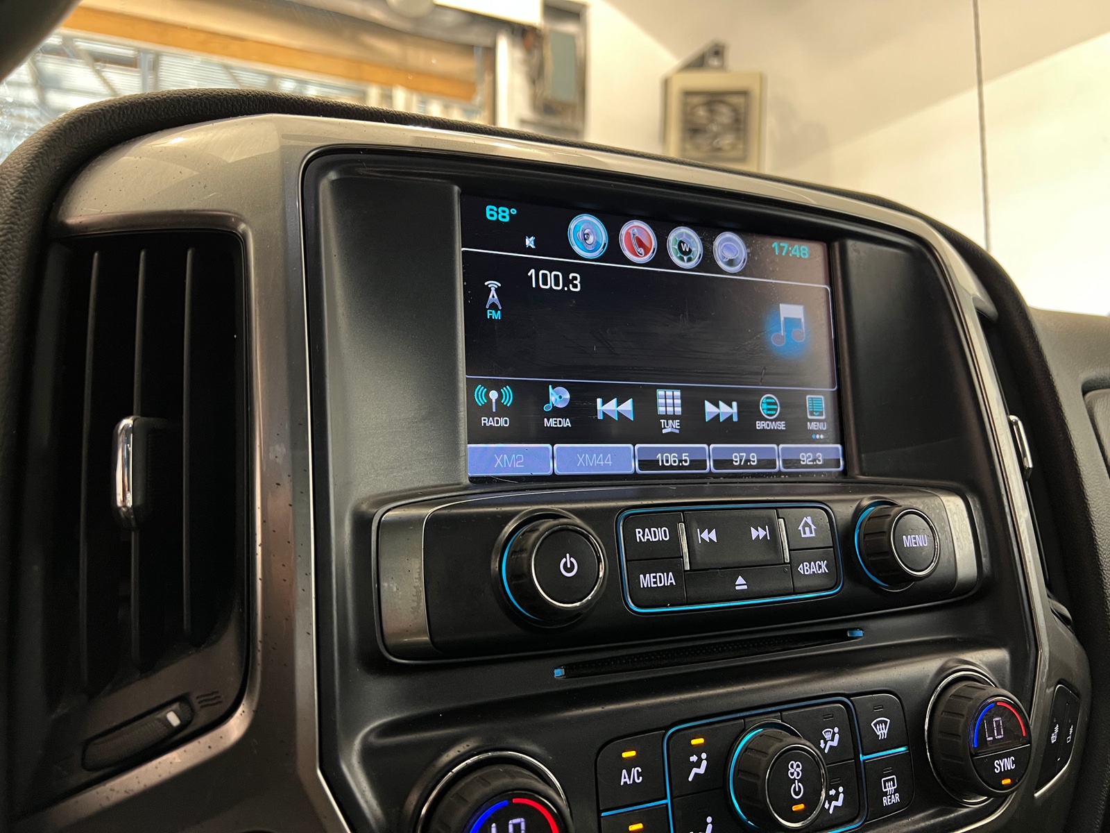 Thumbnail: 2017 Chevrolet Silverado 1500 - 4