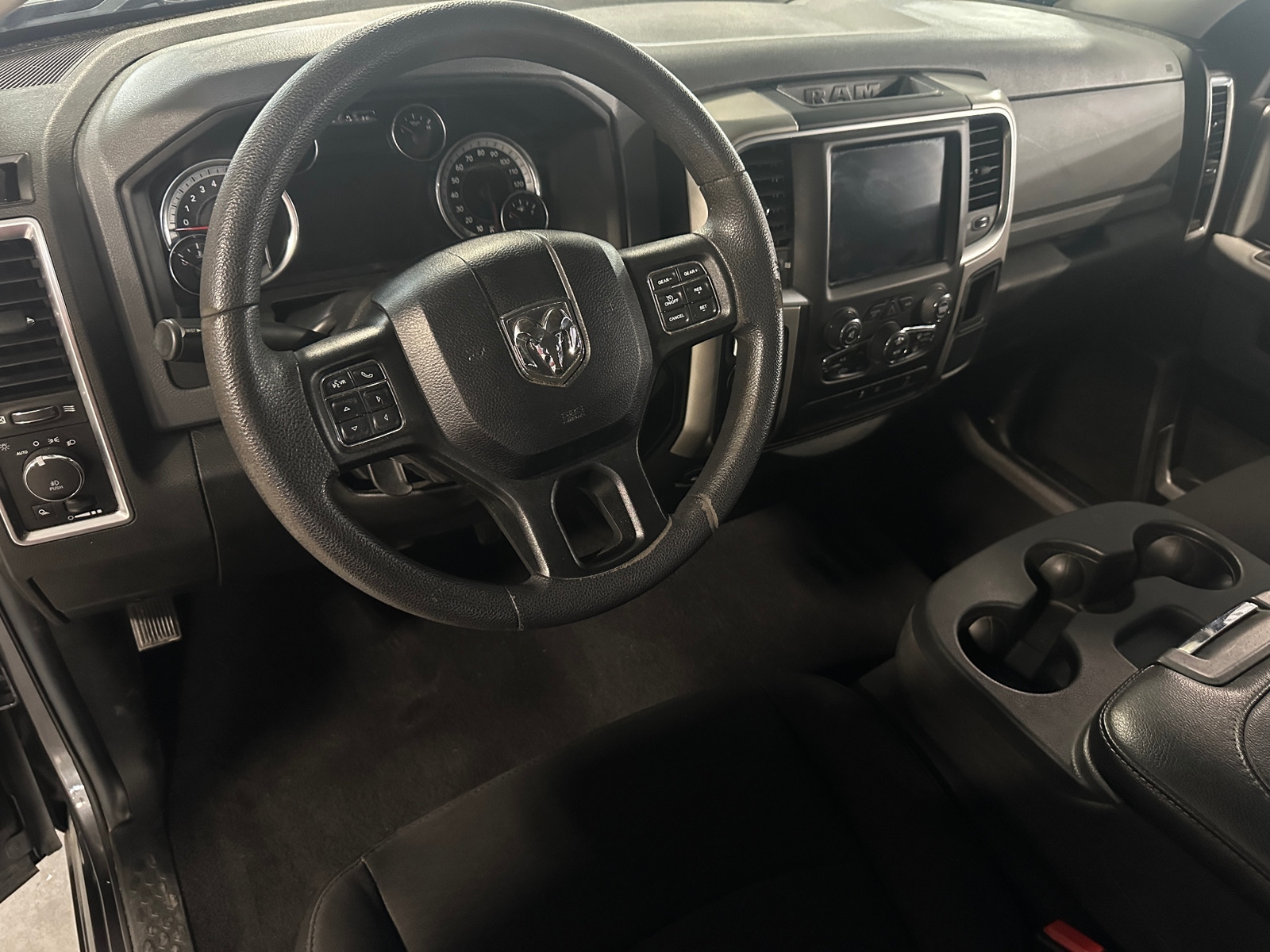 Thumbnail: 2019 RAM 1500 Classic - 3